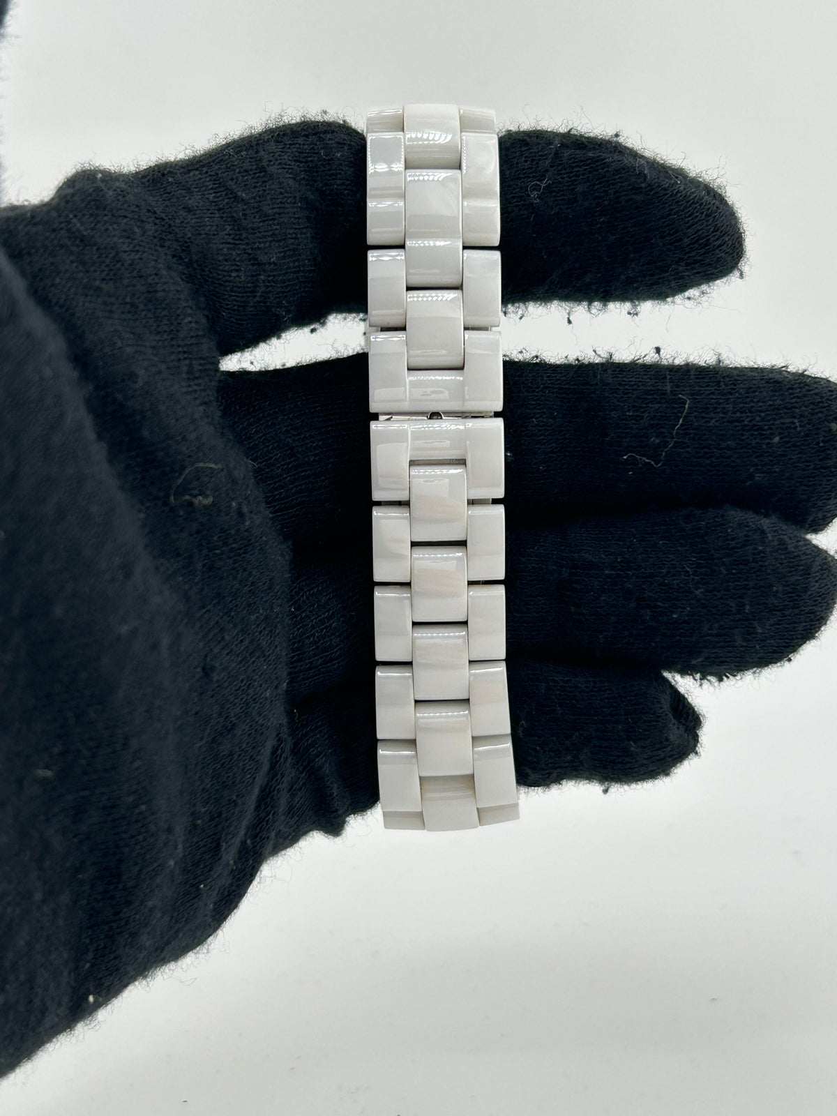 Chanel J12 White Dial on White Ceramic Bracelet Ref. H2010 — view 4