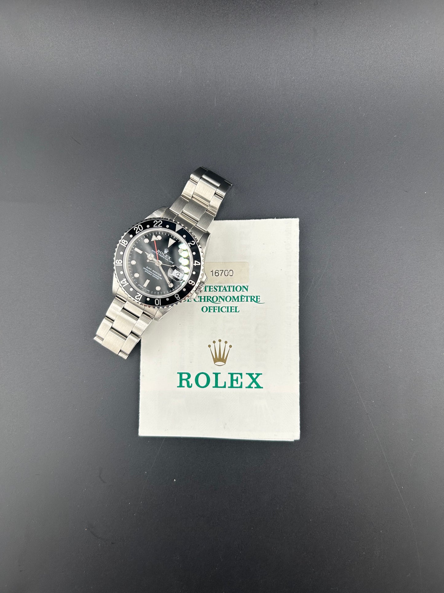 Rolex GMT-Master Black Dial on Oyster Ref. 16700 Papers 2000 — view 7