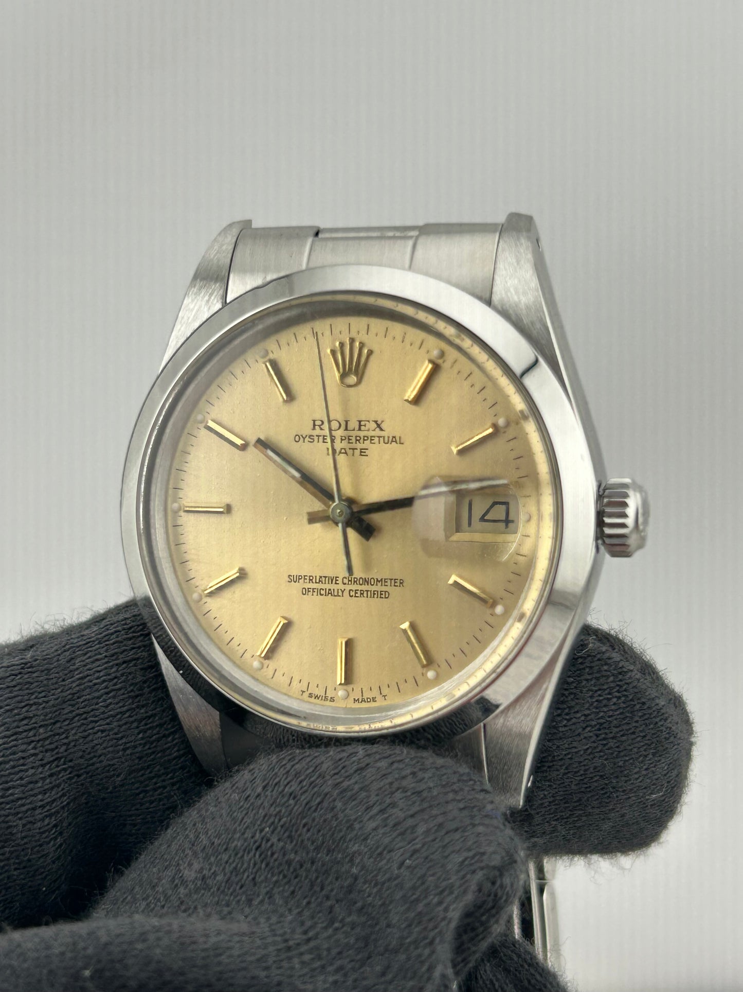 Rolex Oyster Perpetual Date Champagne Dial on Oyster Bracelet Ref. 15000 Papers 1988 — view 3
