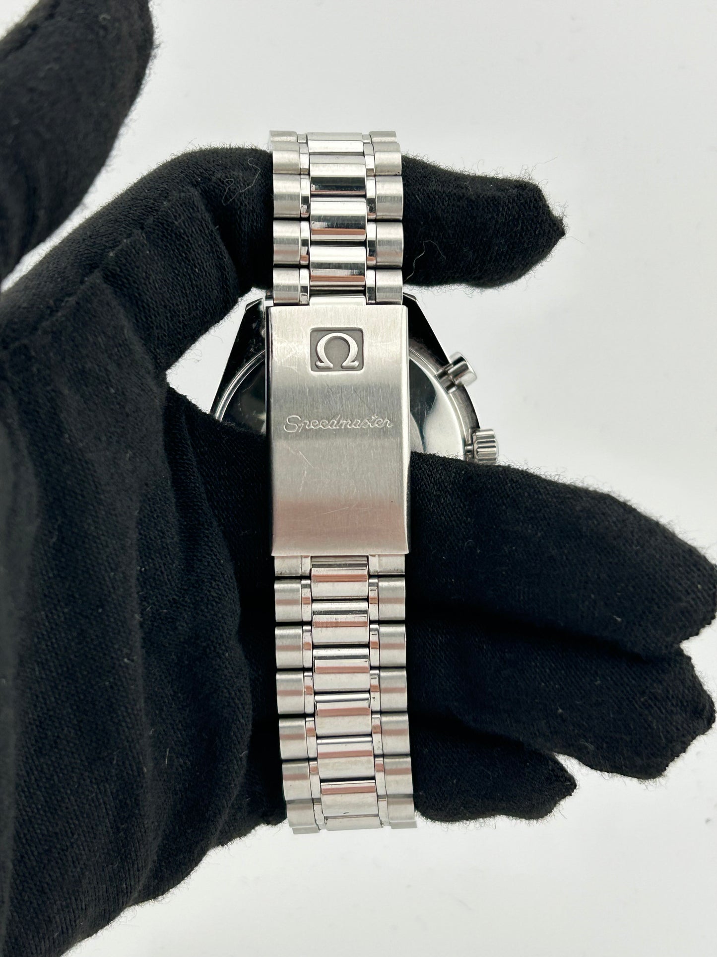 Omega Speedmaster Reduced Black Dial on Stainless Steel Bracelet Ref. 3510.5 — view 4