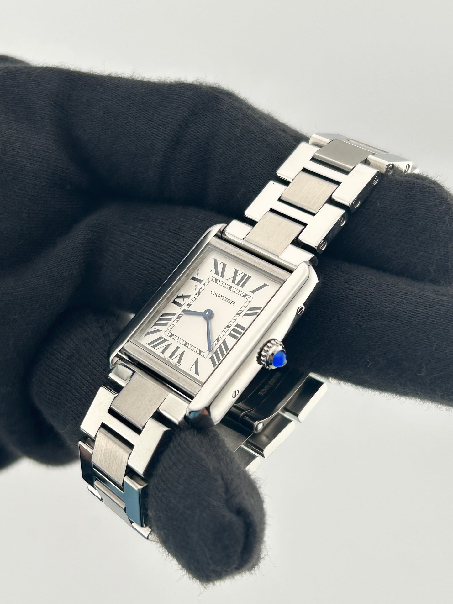 Cartier Tank Solo Silver Roman Dial on Stainless Steel Ref. W5200013 Card 2020 — view 3