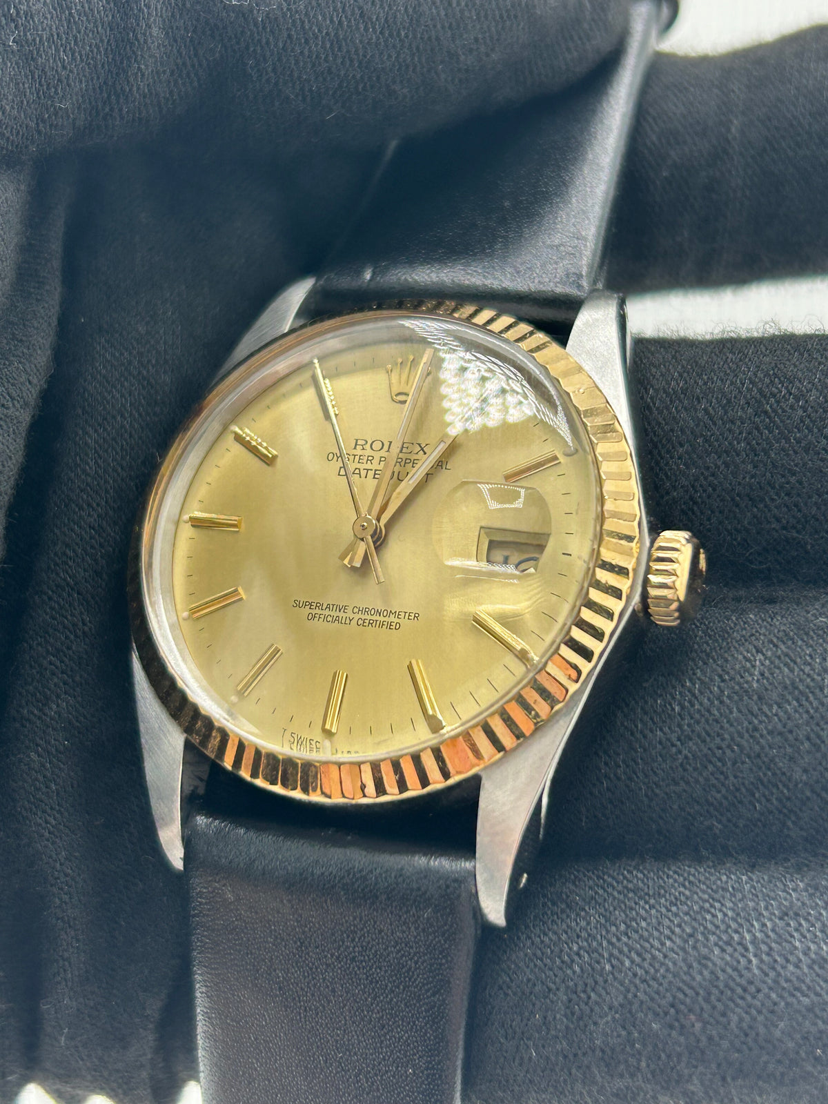 Rolex Datejust 36 Champagne Stick Dial on Generic Black Leather Strap Ref. 16013 1988 — view 3