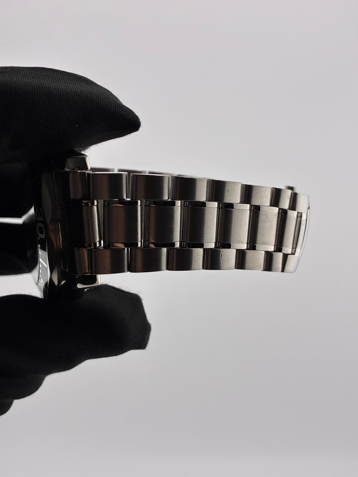 Omega Seamaster Diver 300 M Black Dial on Stainless Steel Bracelet Ref. 2254.5 — view 5