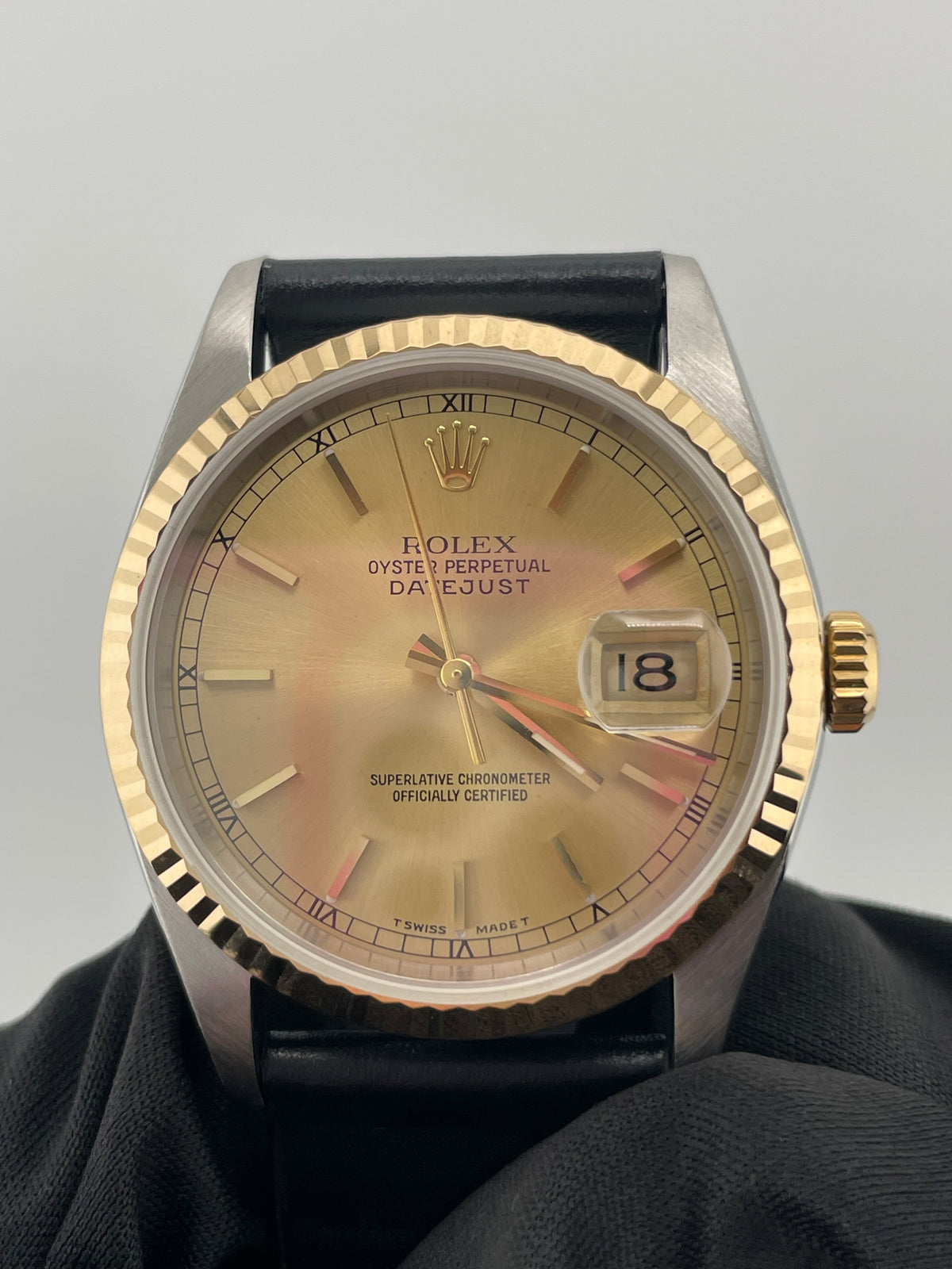 Rolex Datejust 36 Champagne Stick Dial on Generic Black Leather Band Ref. 16233 1995 — view 3