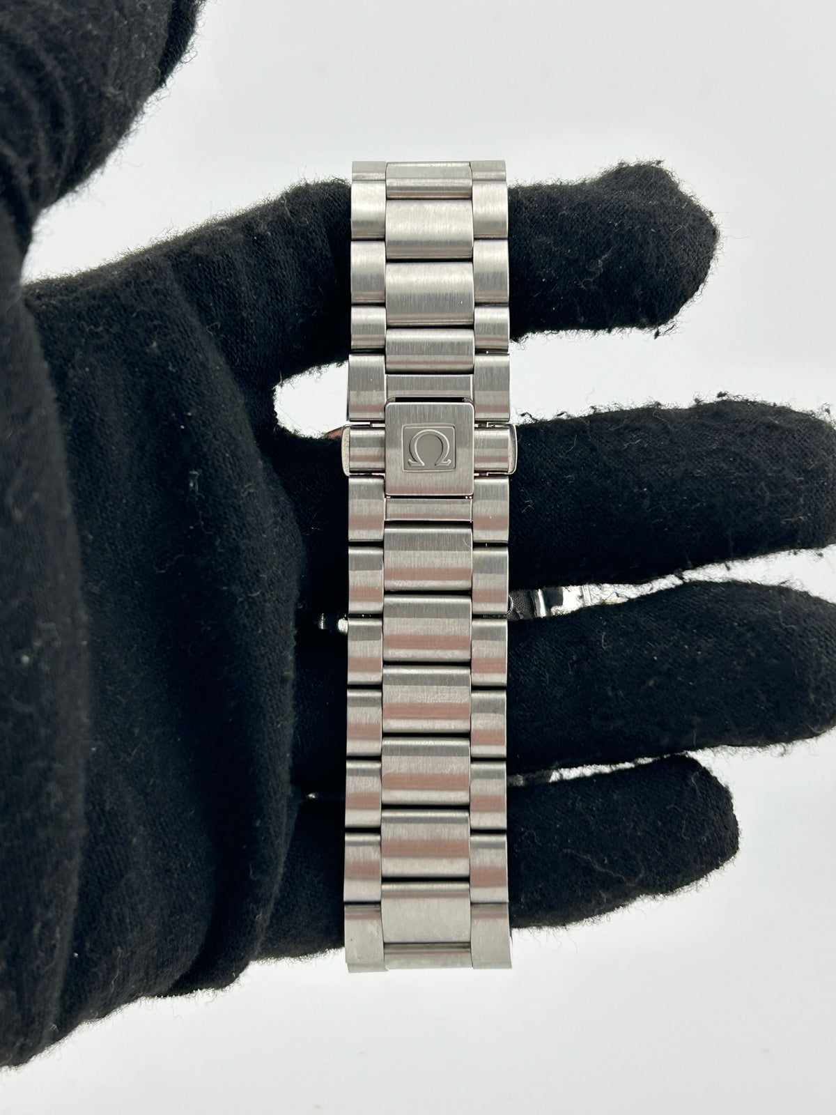 Omega Seamaster Beijing 2008 Black Dial on Stainless Steel Bracelet Ref. 221.20.42.40.01.001 Complete 2008 — view 4
