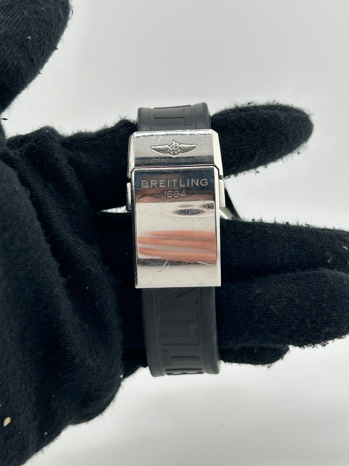 Breitling Superocean Black Dial on Black Rubber Band Ref. A17364 Complete 2013 — view 3