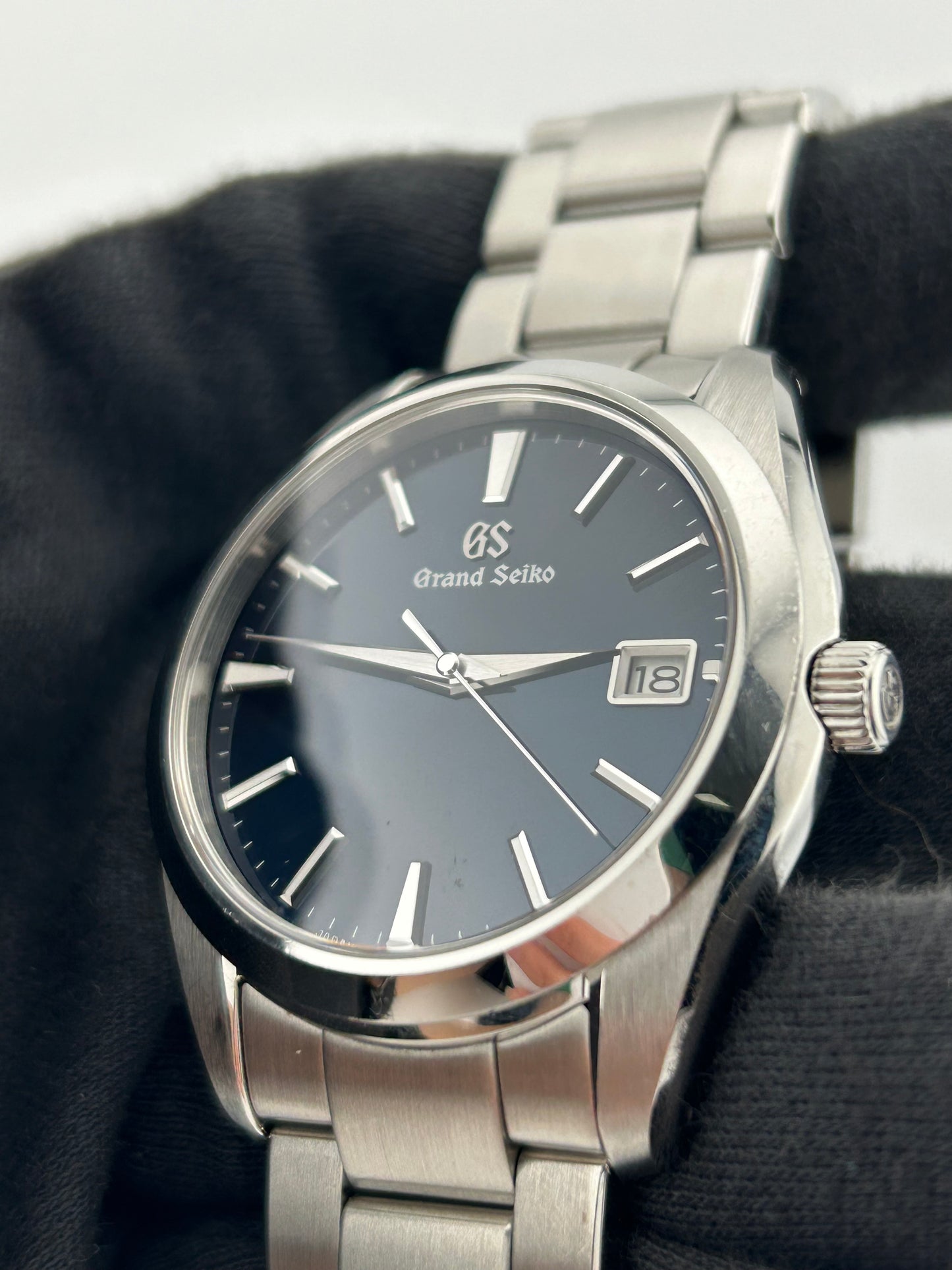 Grand Seiko Heritage Blue Index Dial on Stainless Steel Bracelet Ref. SBGV025 — view 3