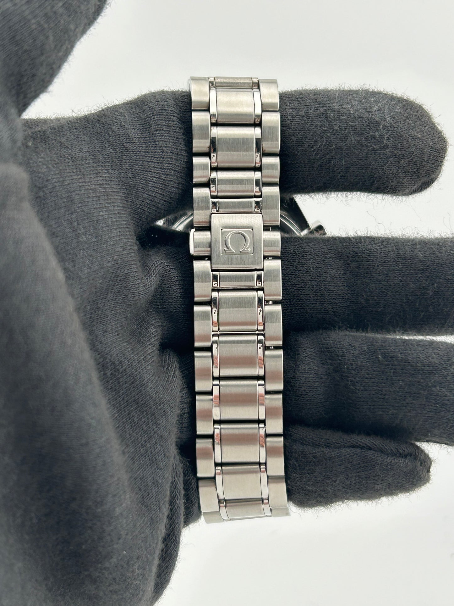 Omega Speedmaster Date Salmon Dial on Stainless Steel Bracelet Ref. 3513.60 — view 4