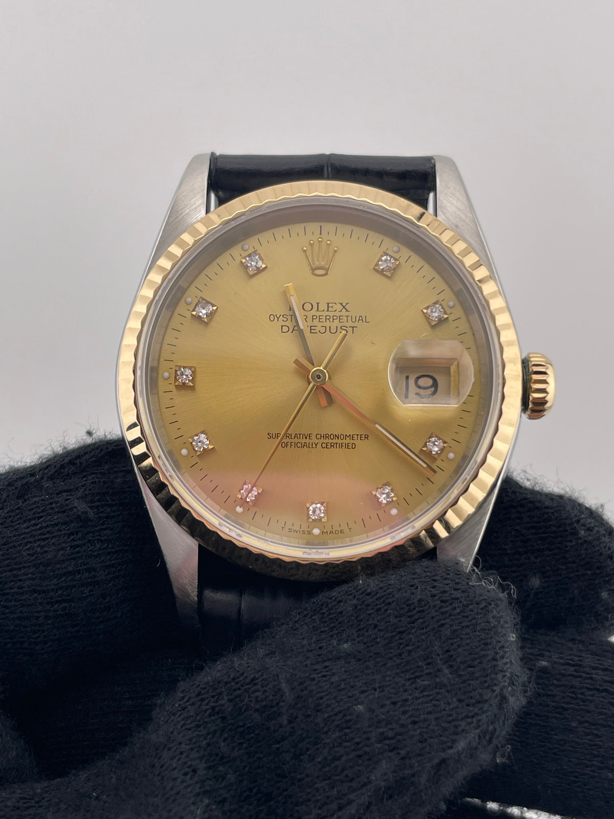 Rolex Datejust 36 Champagne Diamond Dial on Generic Leather Strap Ref. 16233 1991 — view 2