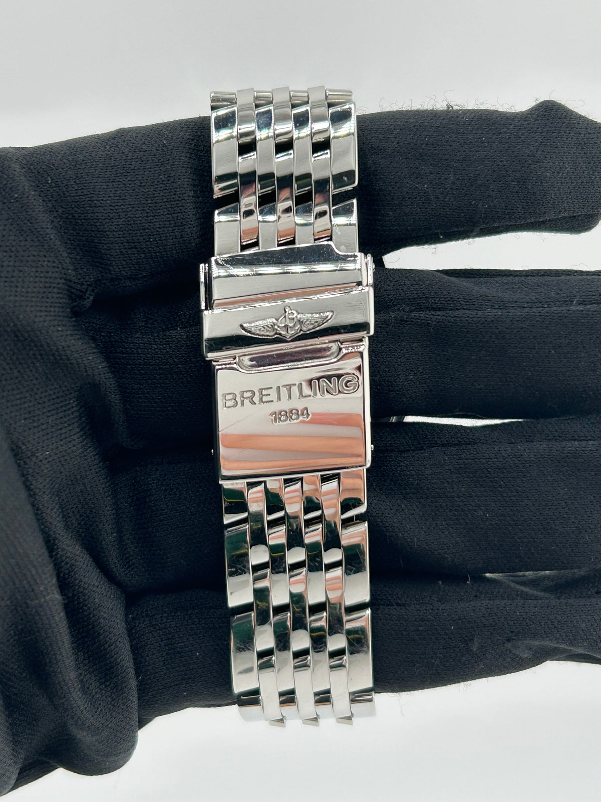 Breitling Navitimer Montbrillant White Dial on Stainless Steel Bracelet Ref. A41370 — view 4
