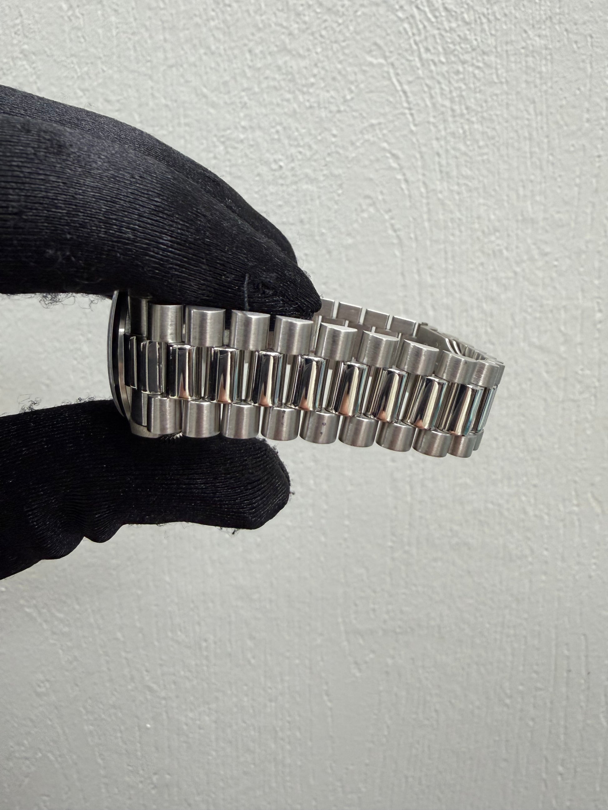 Rolex Datejust Blue Myriad Diamond Dial on President Ref. 68246MG 1998 — view 3