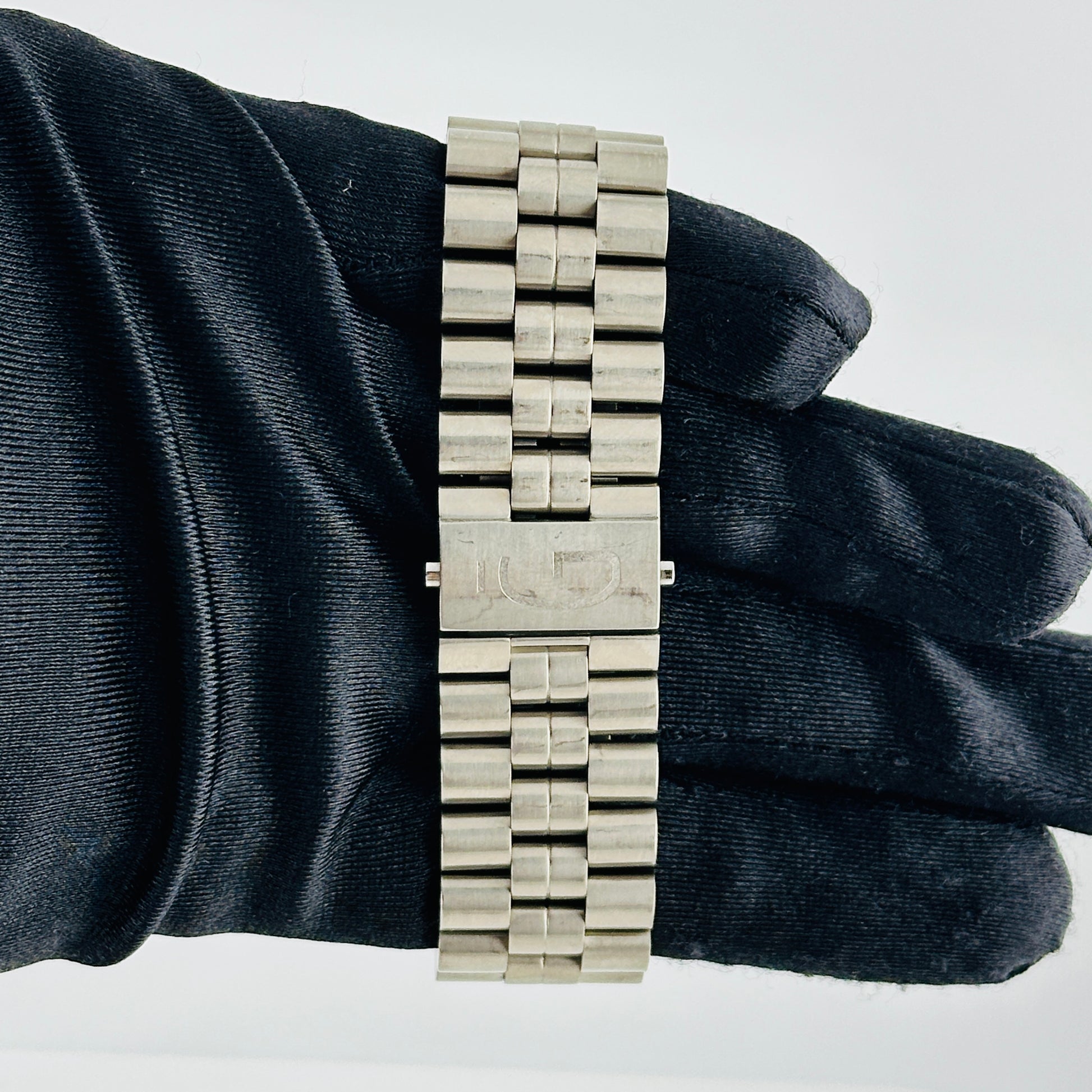 Gerald Genta Arena Bi-Retro White / Arabic Numerals Dial on Titanium Bracelet Ref. BSP.Y.80 — view 3