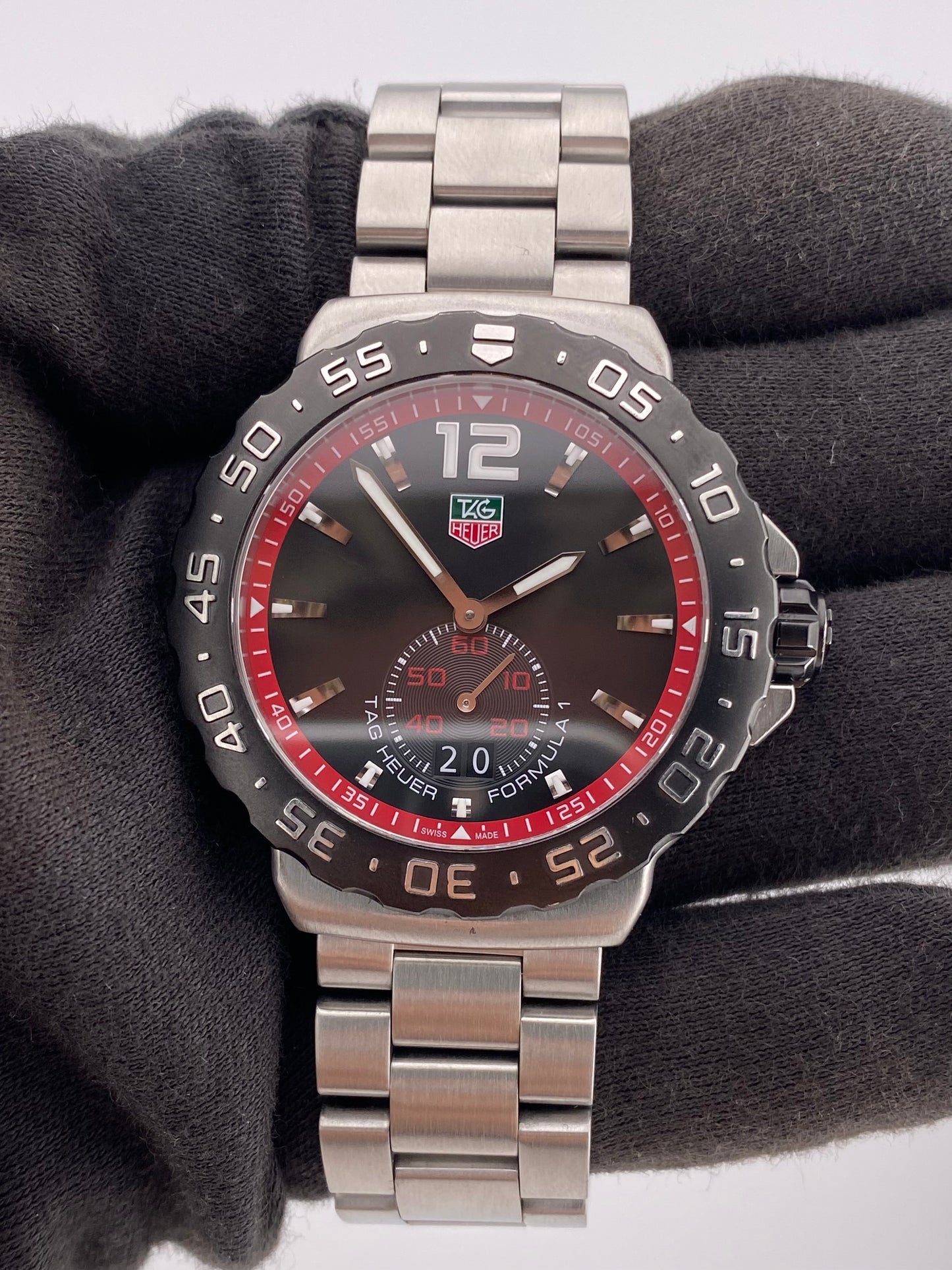 Tag Heuer Formula 1 Black Dial on Stainless Steel Bracelet Ref. WAU1114 — view 2