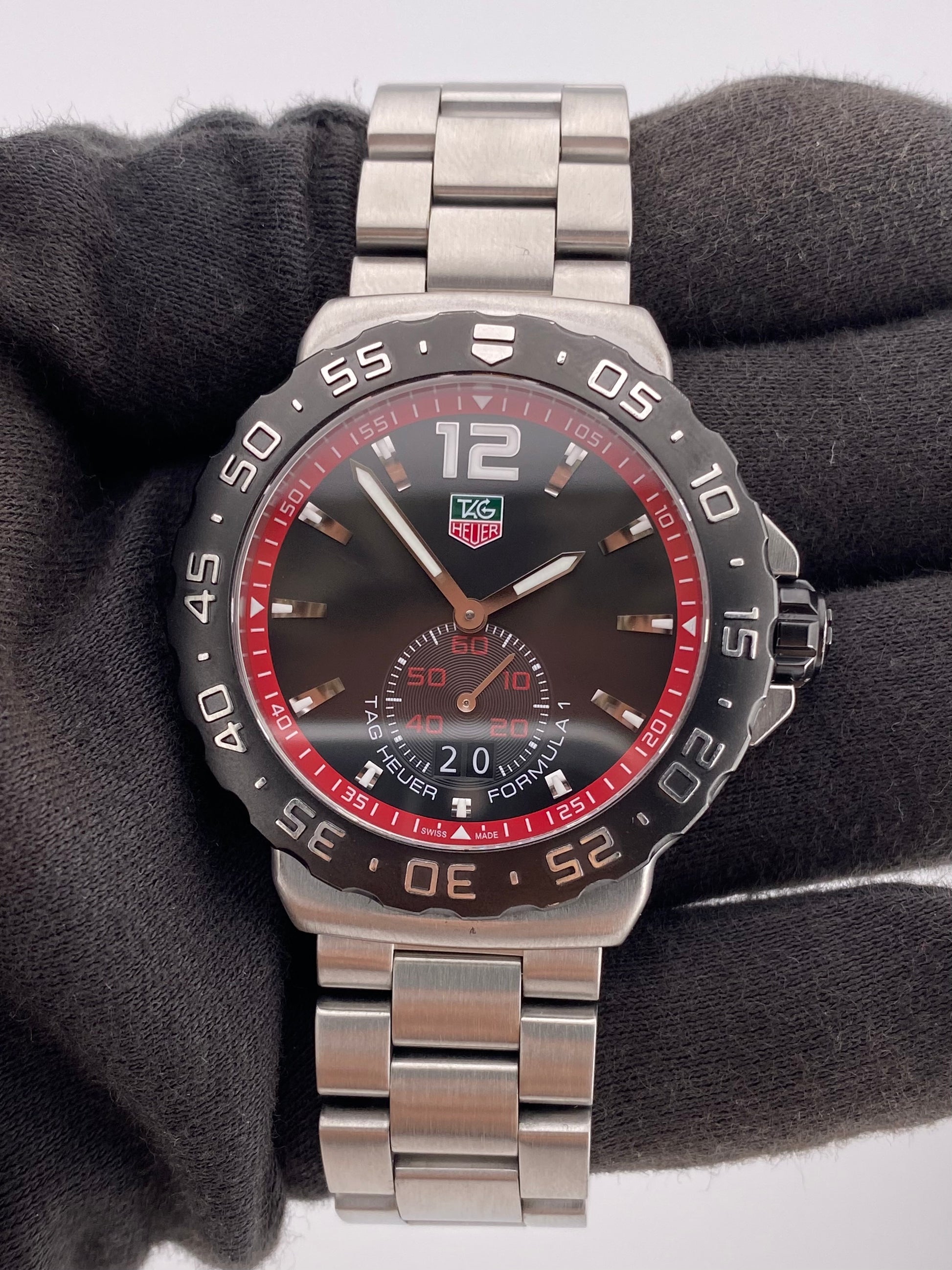 Tag Heuer Formula 1 Black Dial on Stainless Steel Bracelet Ref. WAU1114 — view 2