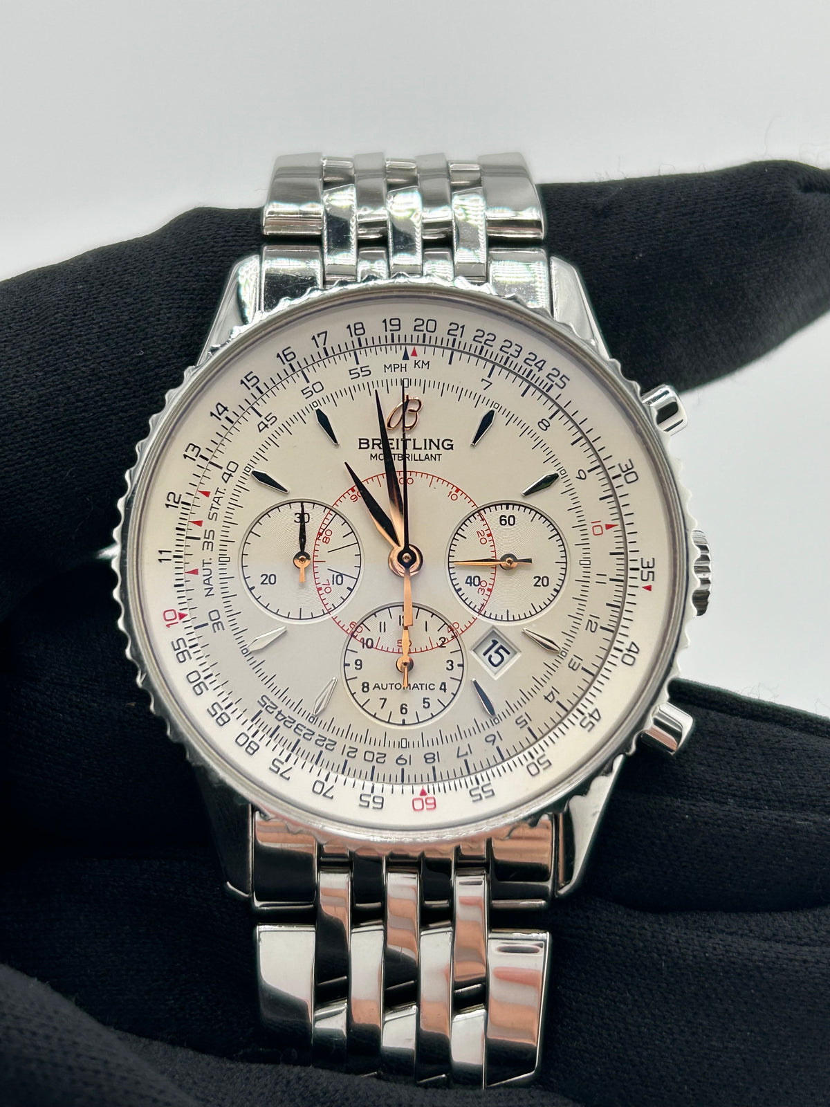 Breitling Navitimer Montbrillant White Dial on Stainless Steel Bracelet Ref. A41370 — view 3