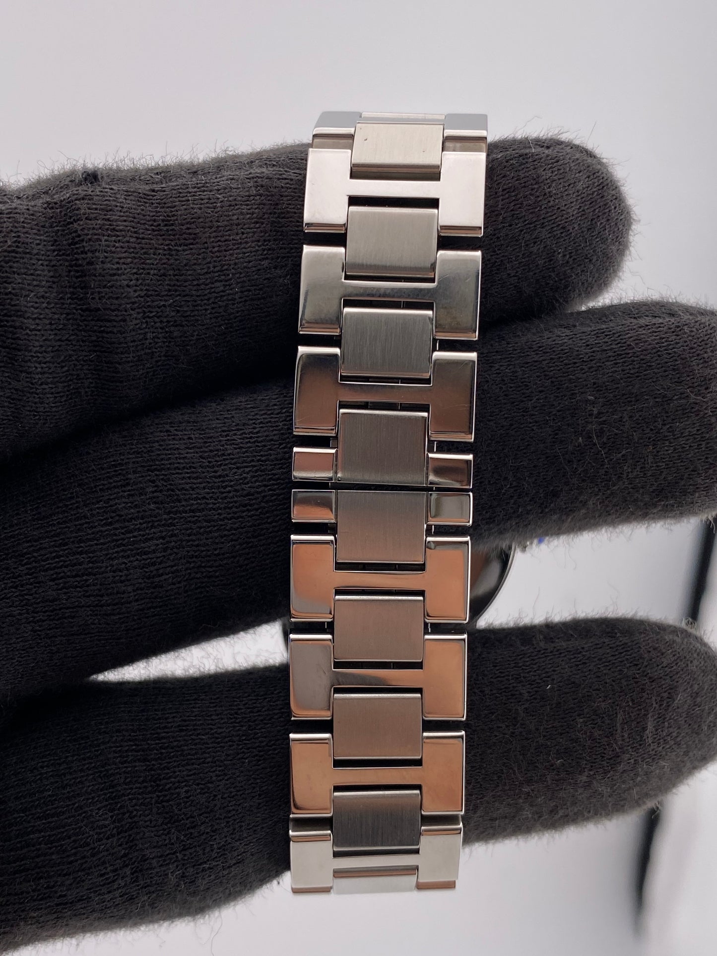 Cartier Ronde Solo Silver Roman Dial on Stainless Steel Bracelet Ref. W6701004 Papers 2011 — view 4