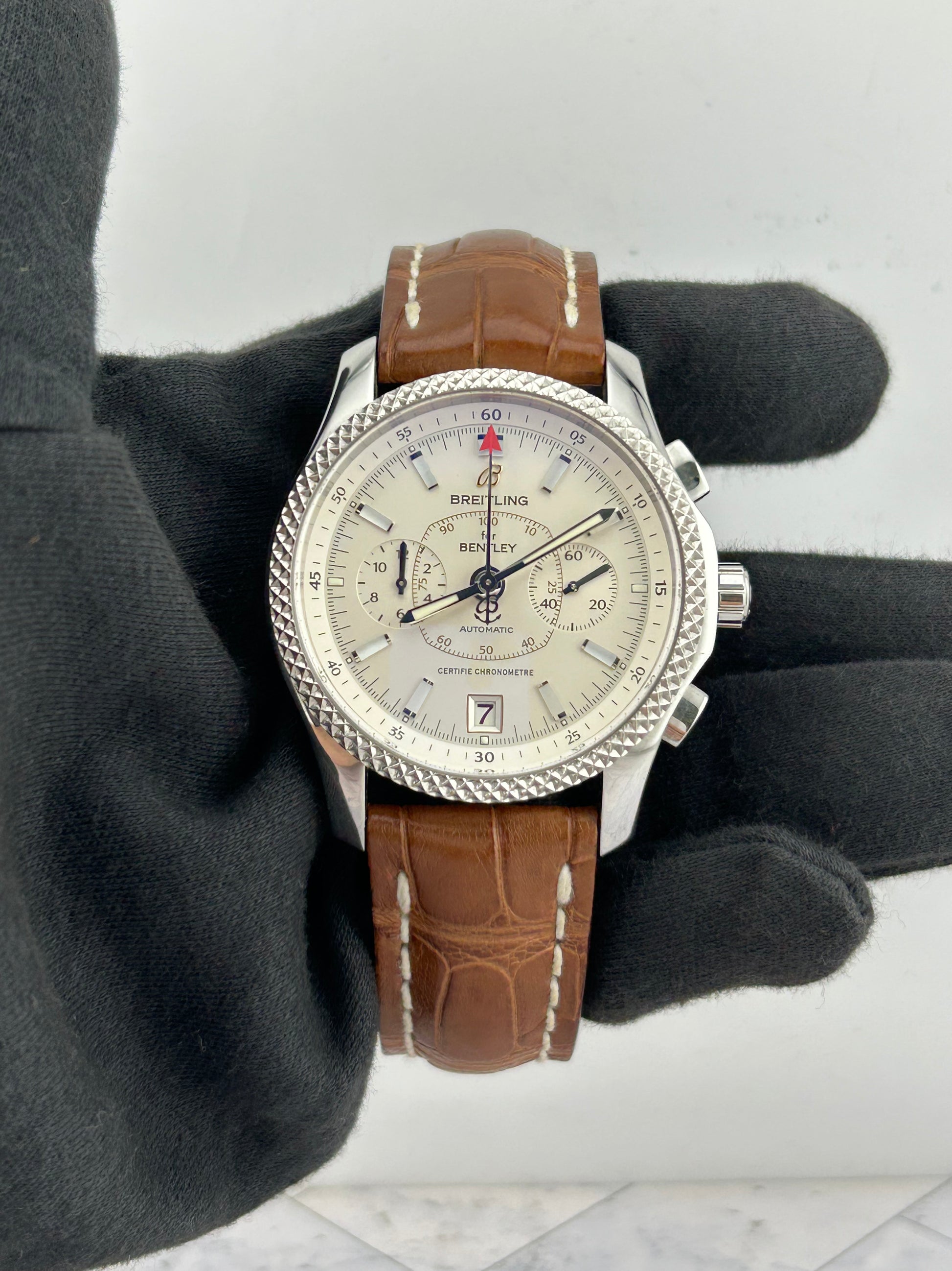 Breitling Bentley Mark VI Silver Dial on Leather Ref. P26362 — view 2