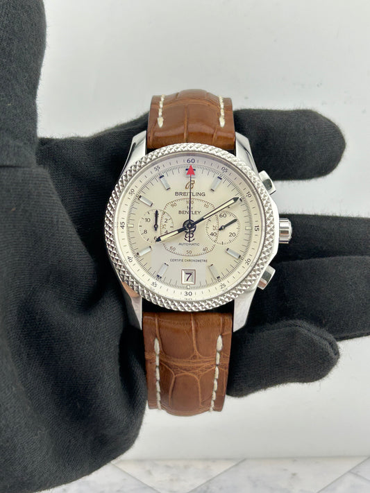 Breitling Bentley Mark VI Silver Dial on Leather Ref. P26362 — view 2