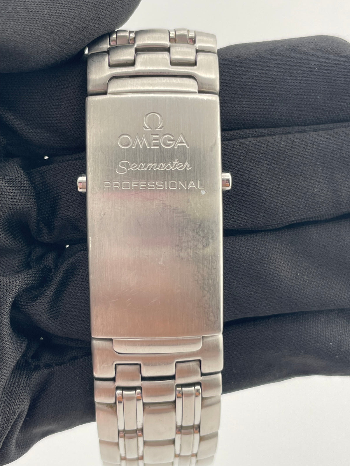 Omega Seamaster Black Dial on Stainless Steel Bracelet Ref. 2251.5 Card 2016 — view 5