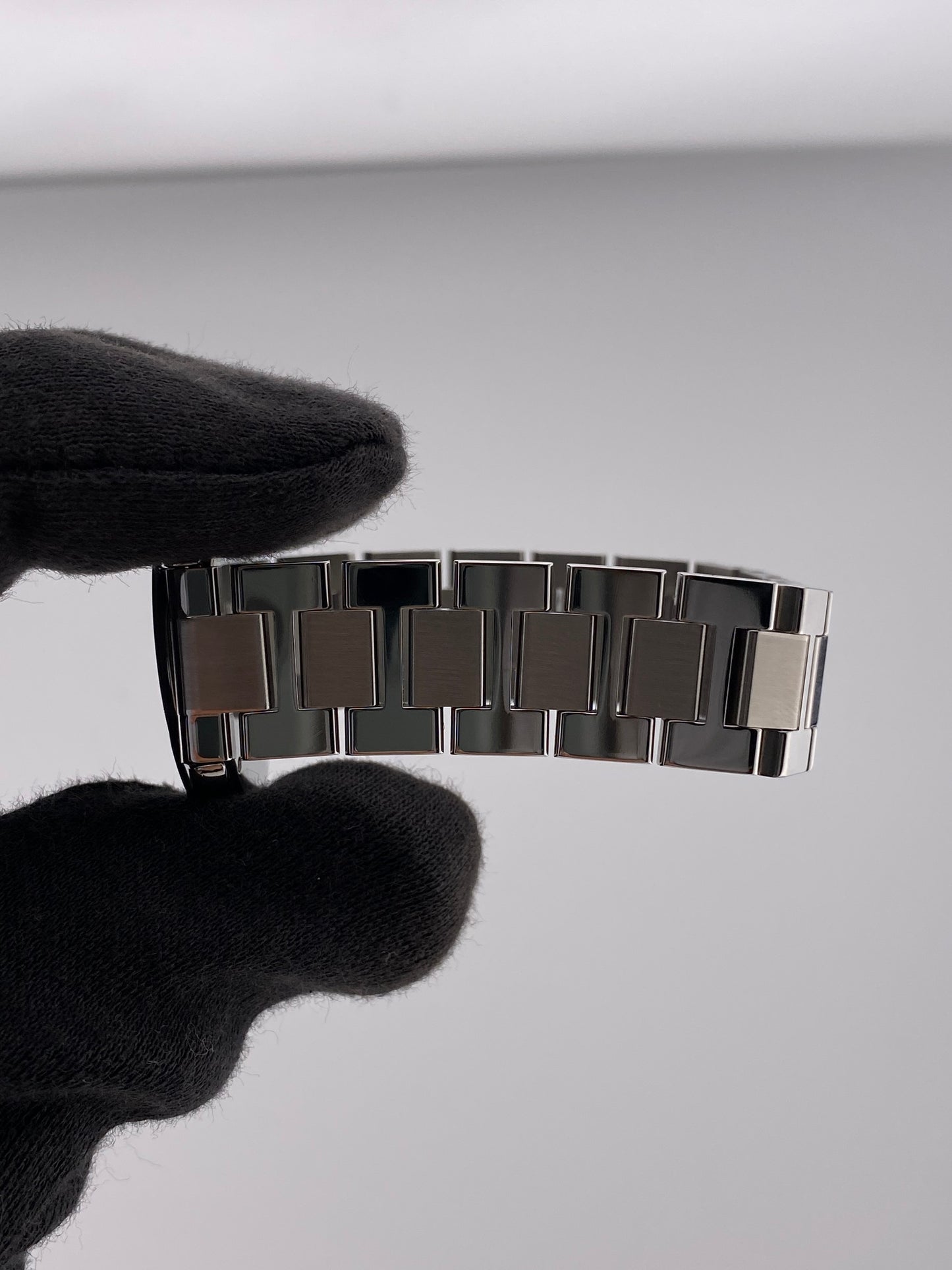 Cartier Ronde Solo Silver Roman Dial on Stainless Steel Bracelet Ref. W6701004 Papers 2011 — view 5