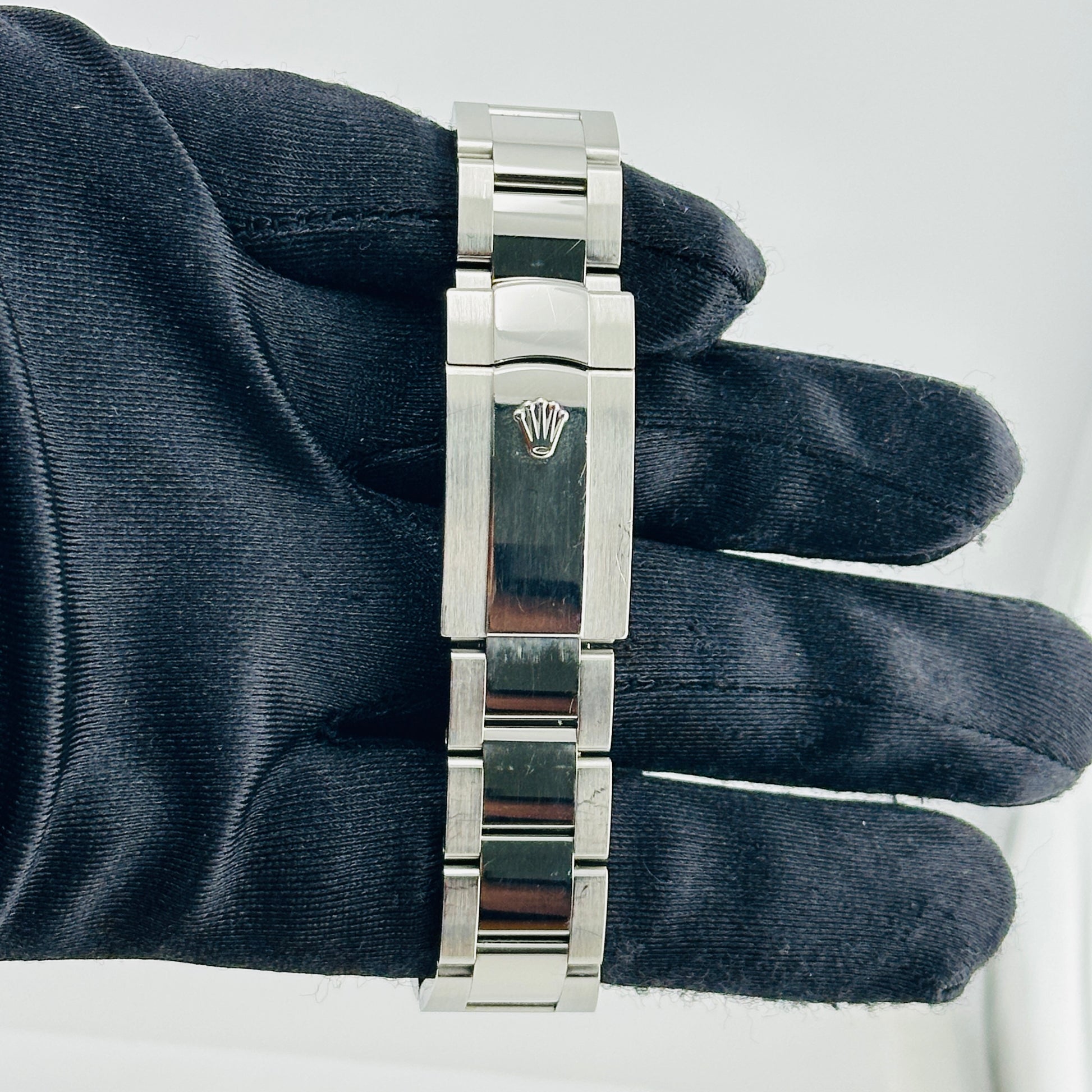 Rolex Datejust Dark Rhodium Dial on Oyster Bracelet Ref. 126300 Card 2021 — view 4