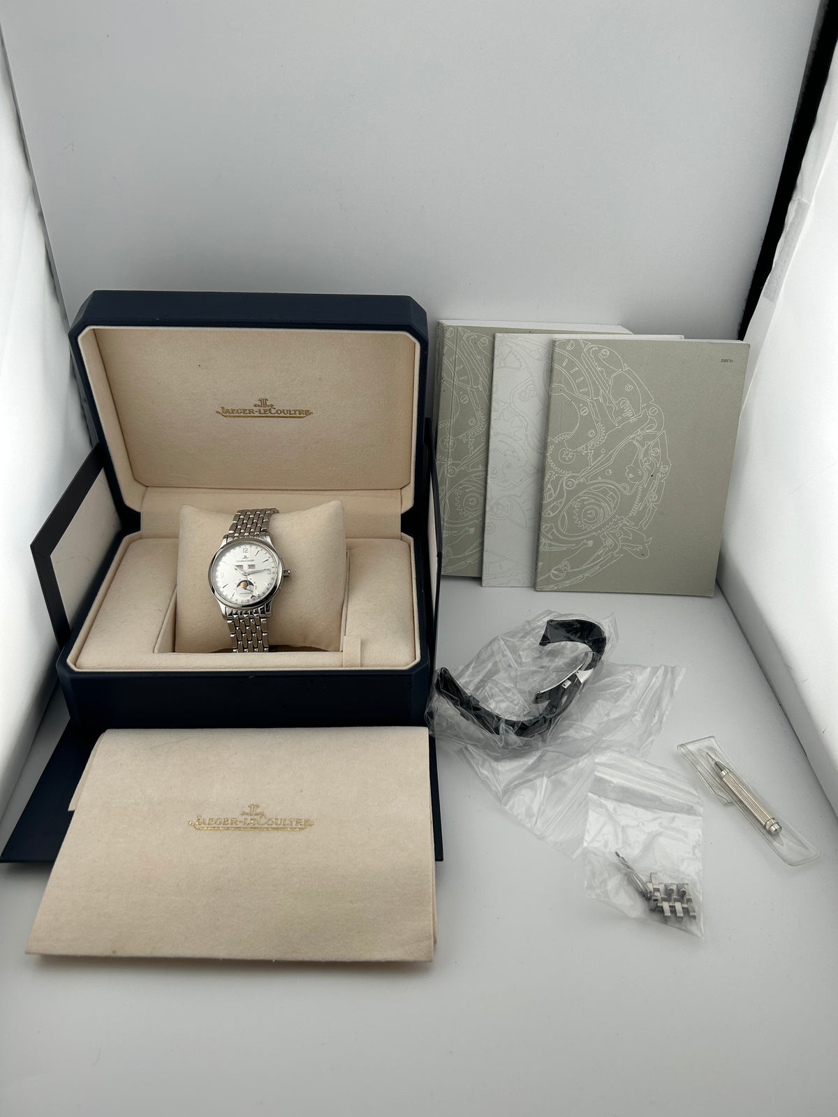 Jaeger Le Coultre Master Moon/Master Calendar Silver Dial on Stainless Steel Bracelet Ref. 140.8.98.S/Q143812A Complete 2003 — view 7