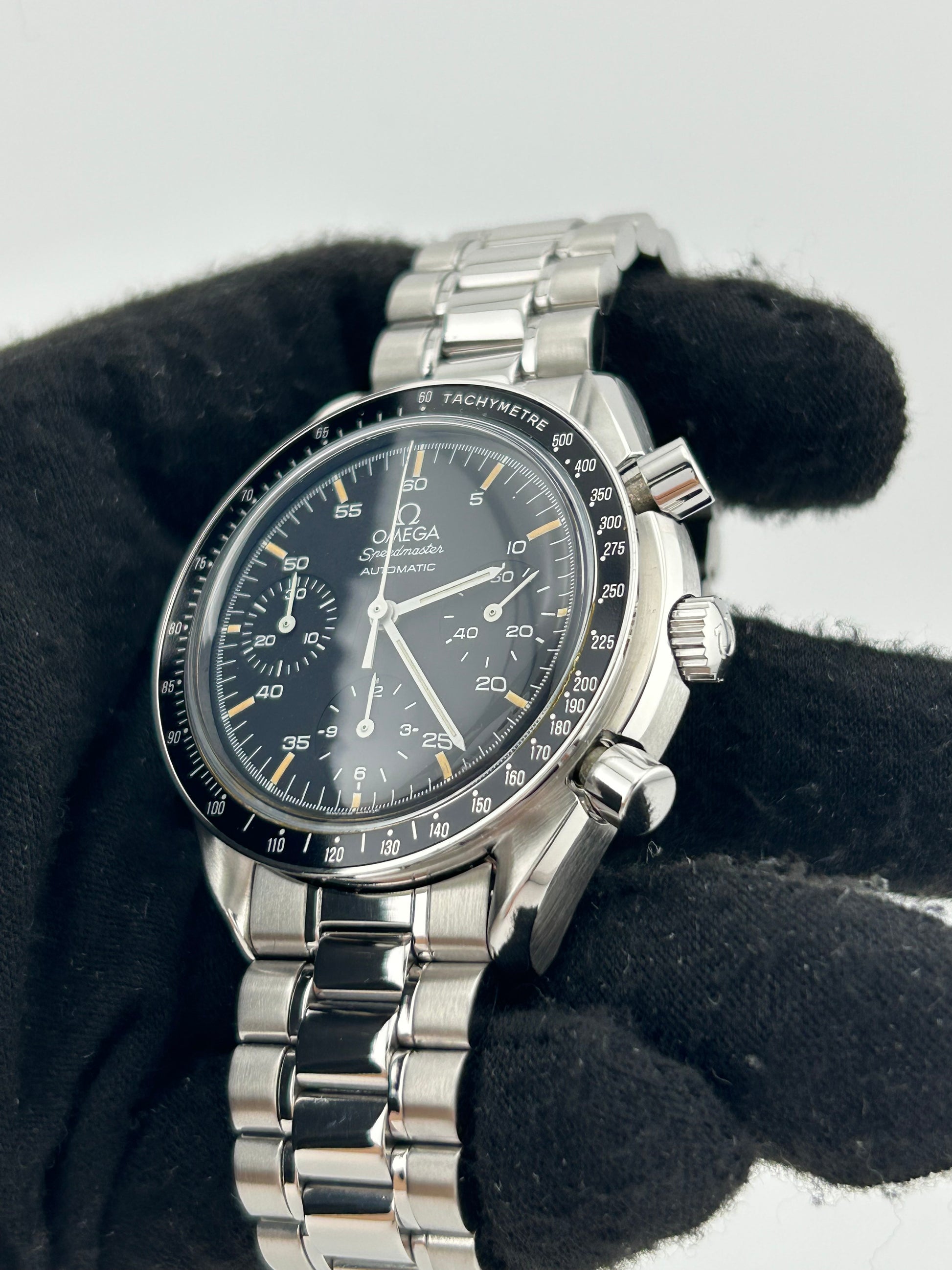 Omega Speedmaster Reduced Black Dial on Stainless Steel Bracelet Ref. 3510.5 — view 3