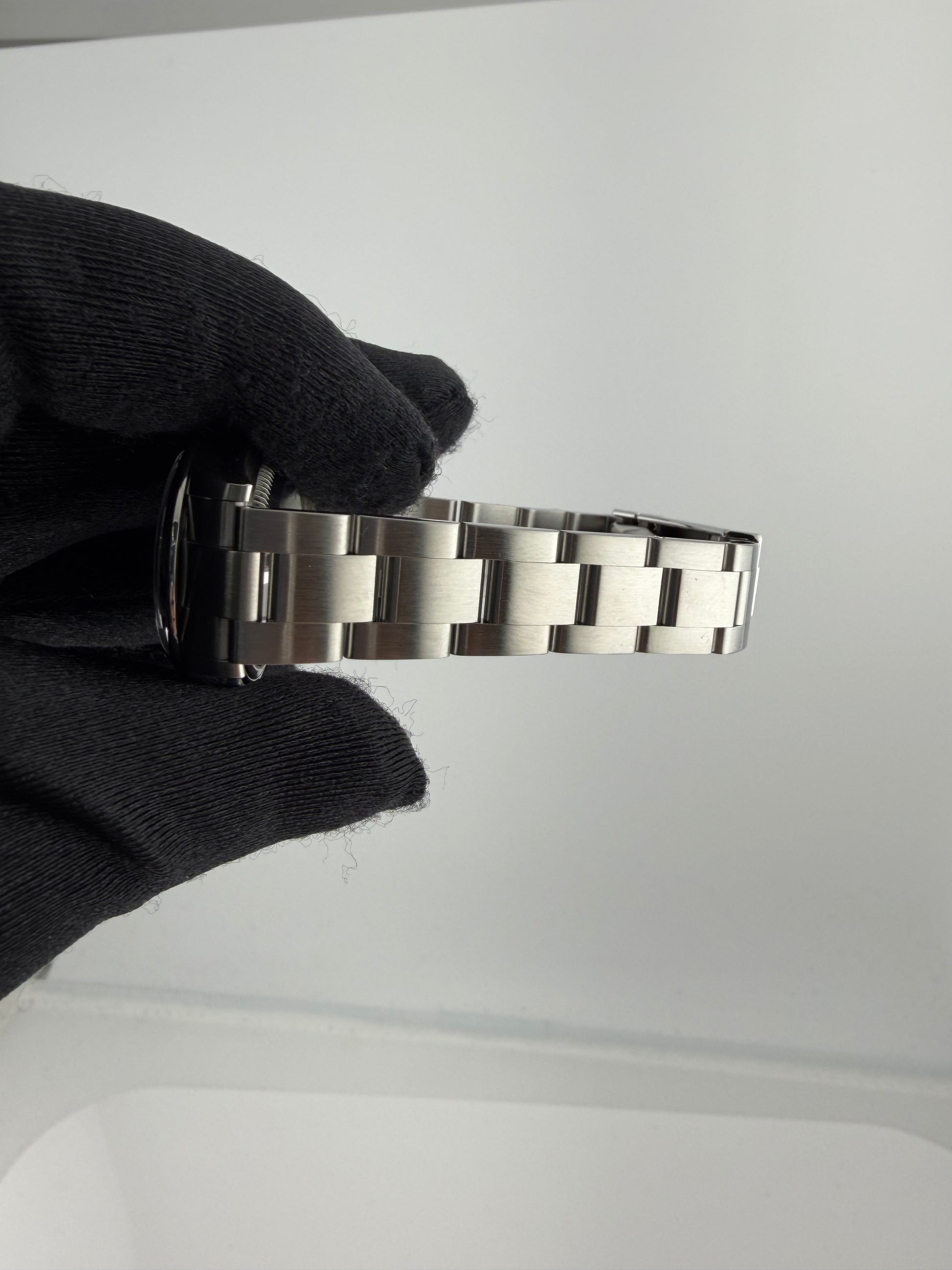 Rolex Oyster Perpetual Black Index Dial on Oyster Ref. 276200 Card 2024 — view 4