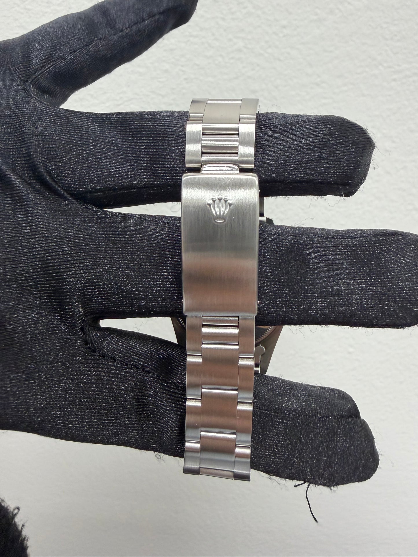 Rolex Oyster Perpetual Date White Roman Dial on Oyster Ref. 15000 1988 — view 3