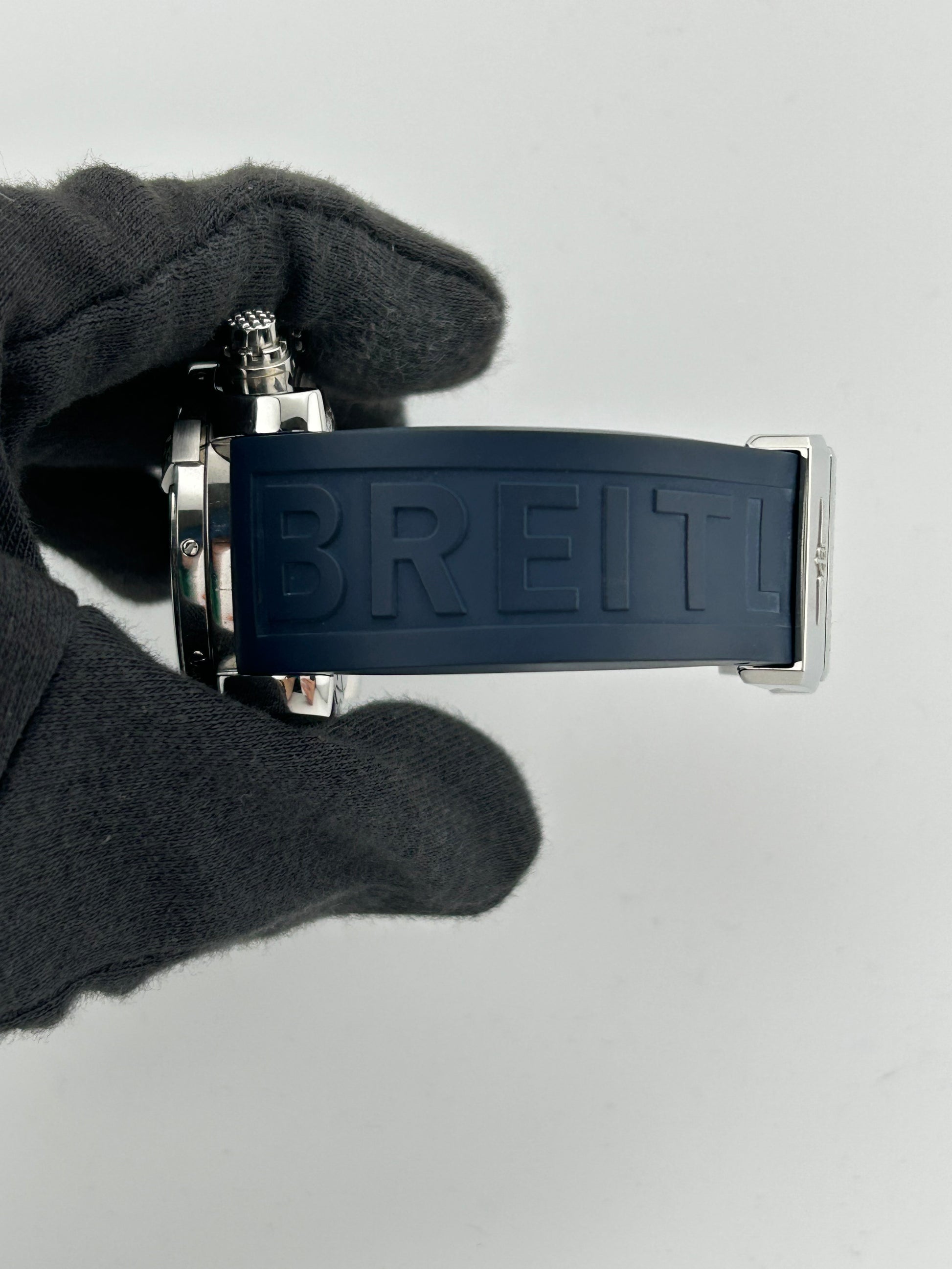 Breitling Avenger II White Dial on Blue Rubber Strap Ref. A13381 — view 4