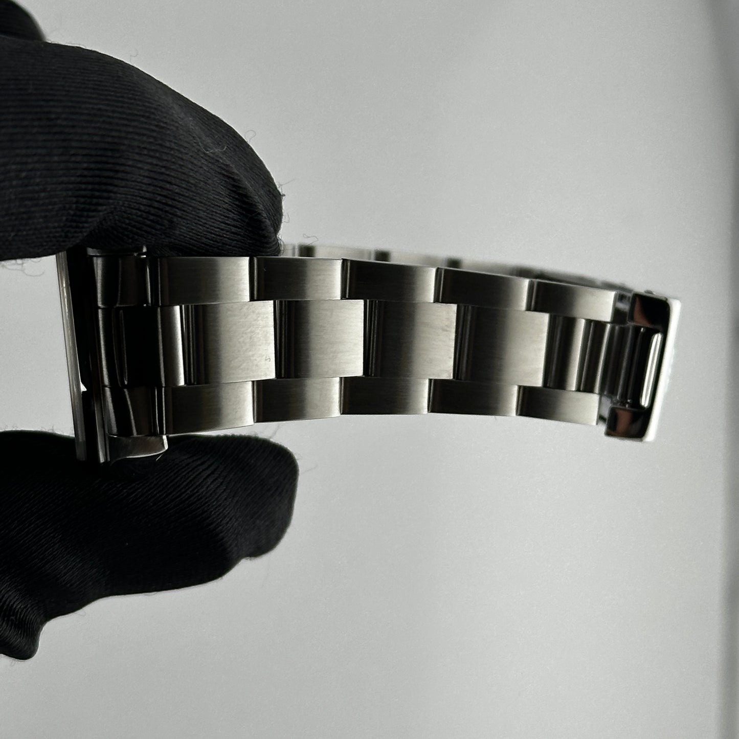 Rolex Oyster Perpetual Black Dial on Oyster Ref. 77080 Papers Open Date — view 4