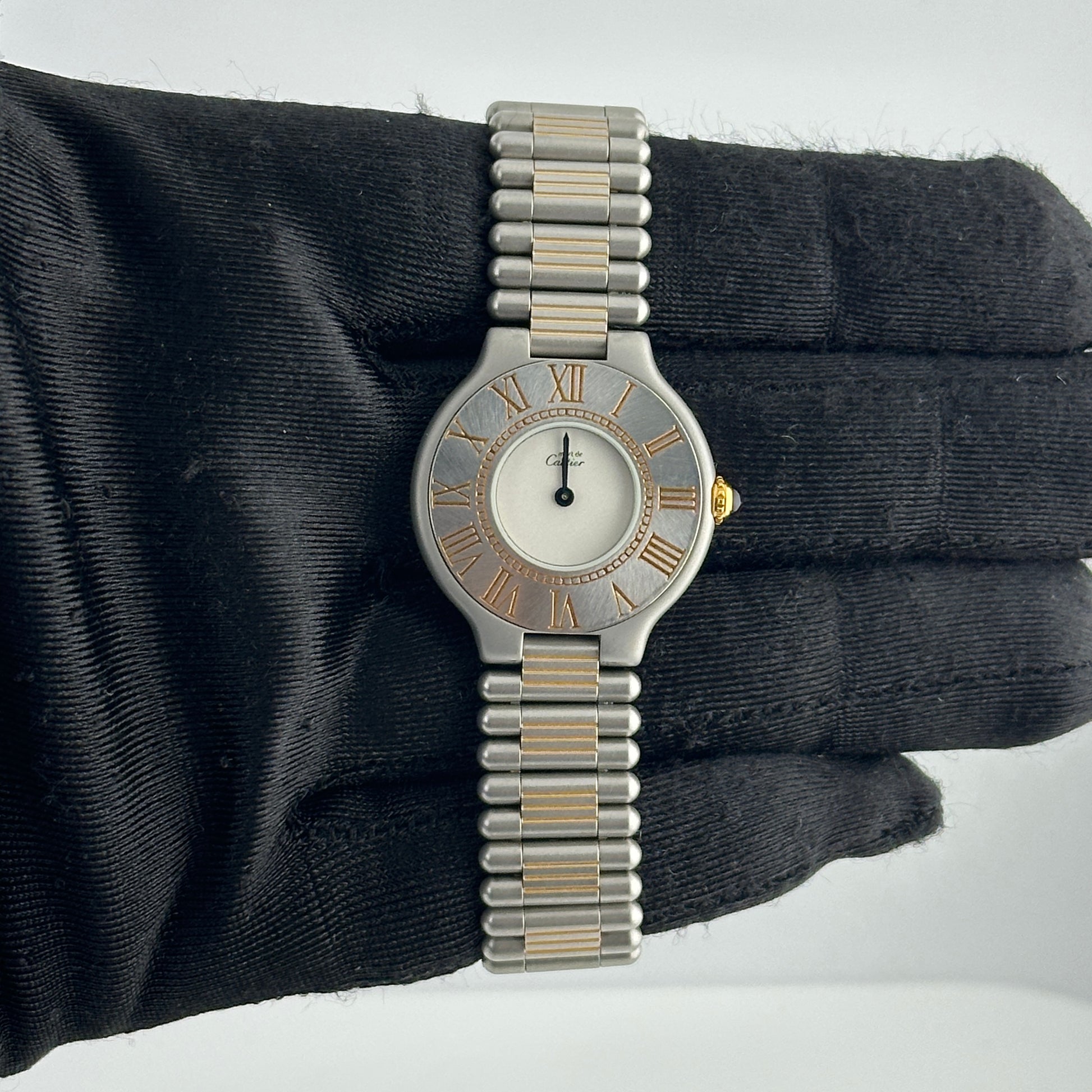 Cartier 21 Must de Cartier White Dial on 2 Tone Bracelet Ref. 1340 — view 2