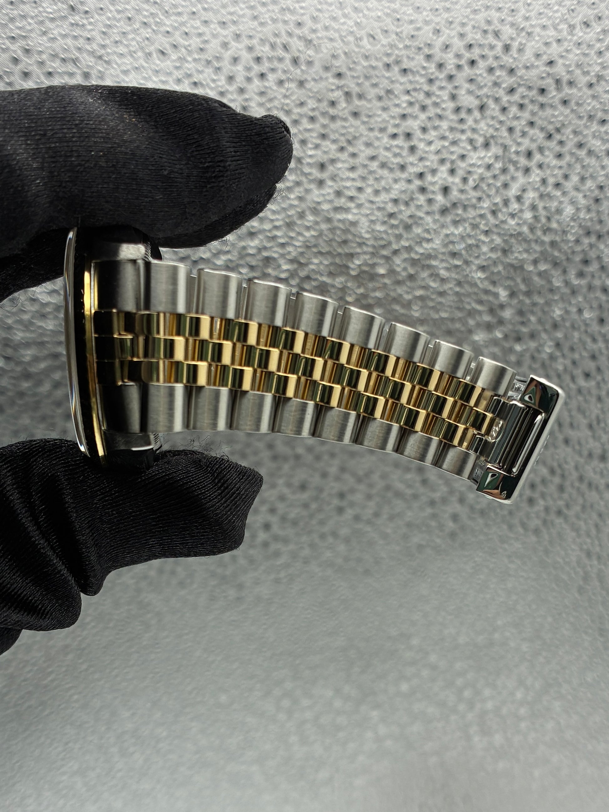 Rolex Datejust Champagne Diamond Factory Dial on Jubilee Ref. 16233G 1994 — view 3