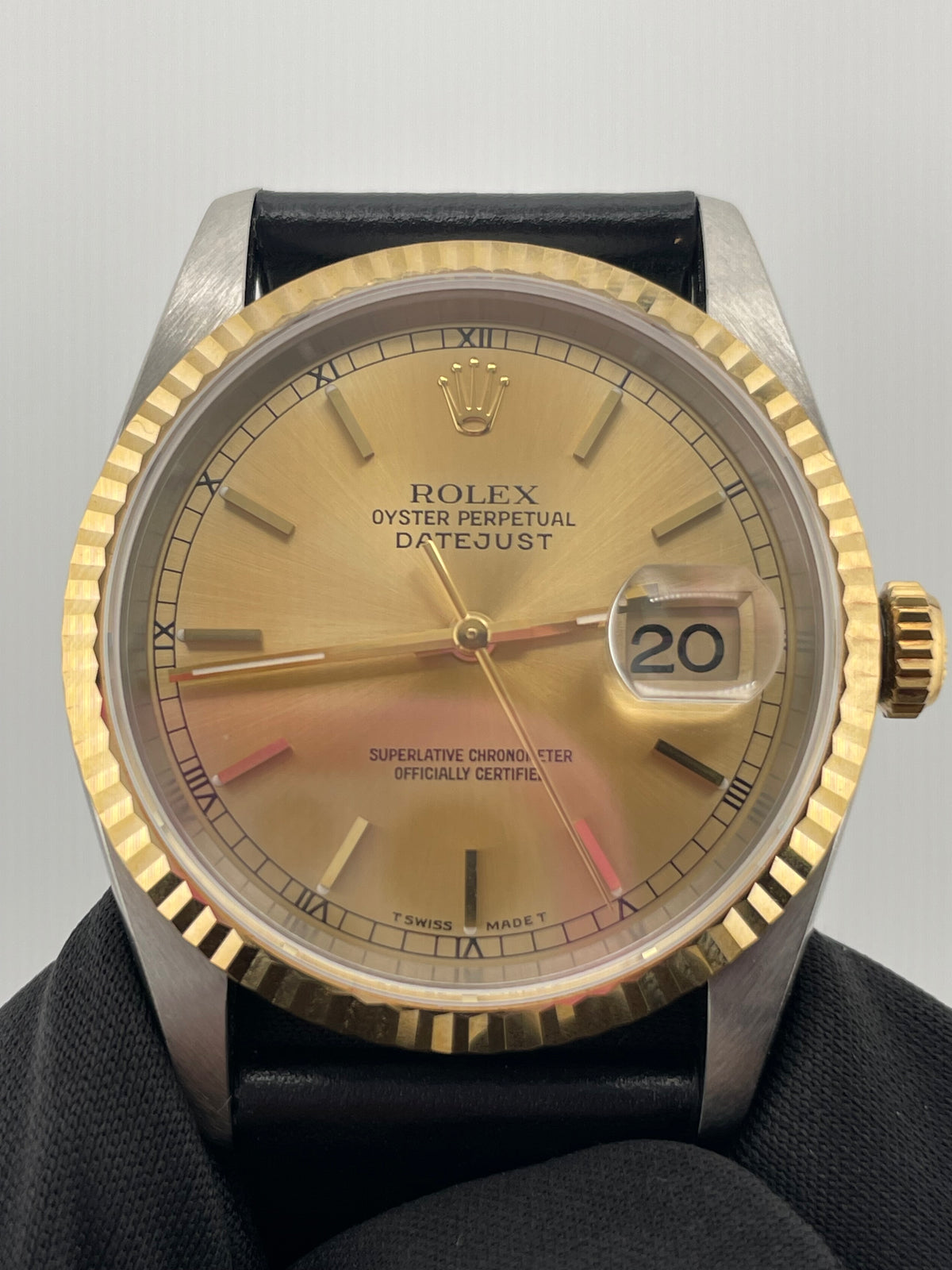 Rolex Datejust 36 Champagne Stick Dial on Generic Black Leather Strap Ref. 16233 1996 — view 3