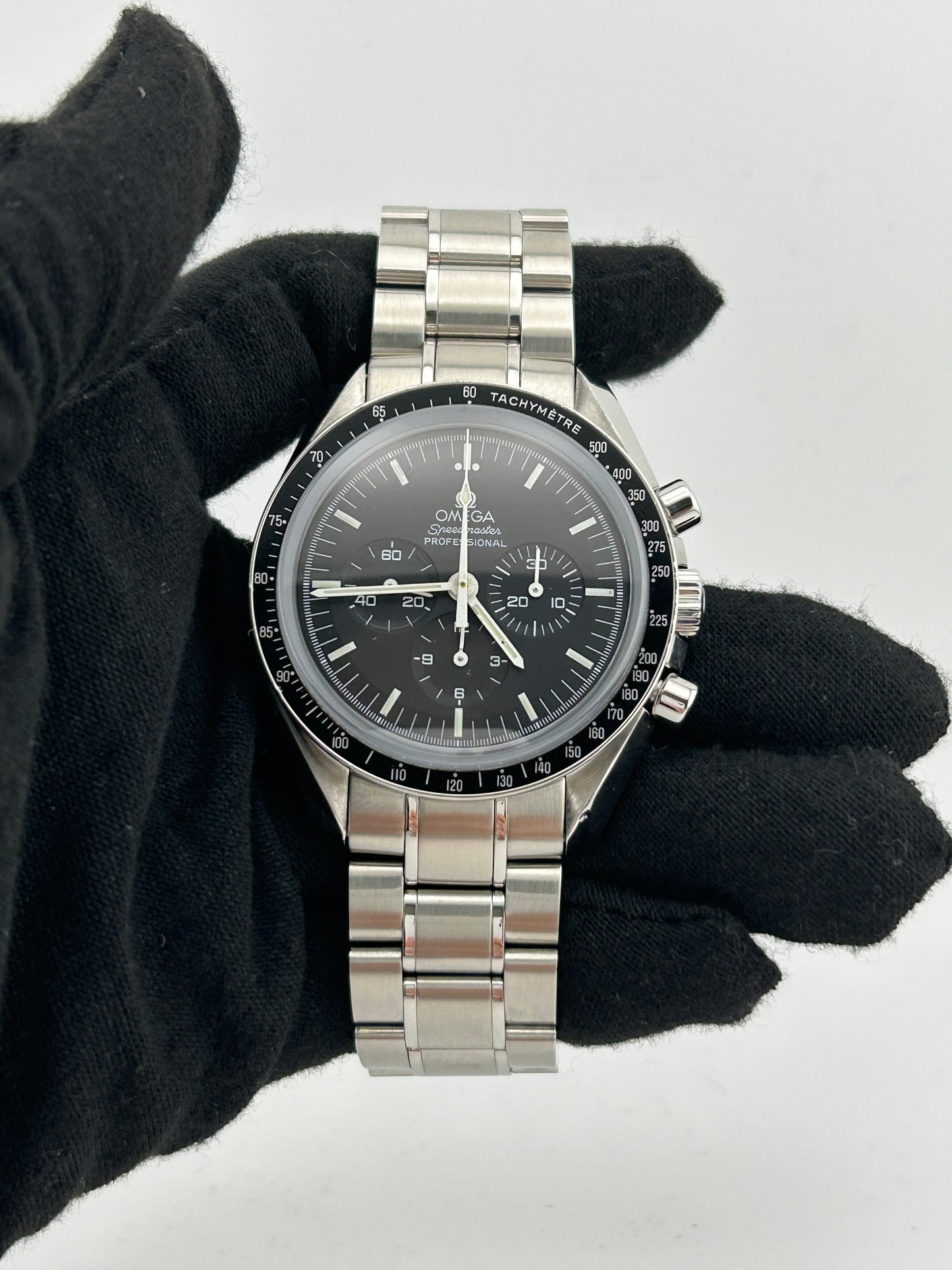 Omega Speedmaster Moonwatch Professional Black Dial on Stainless Steel Bracelet Ref. 3572.5 — view 2