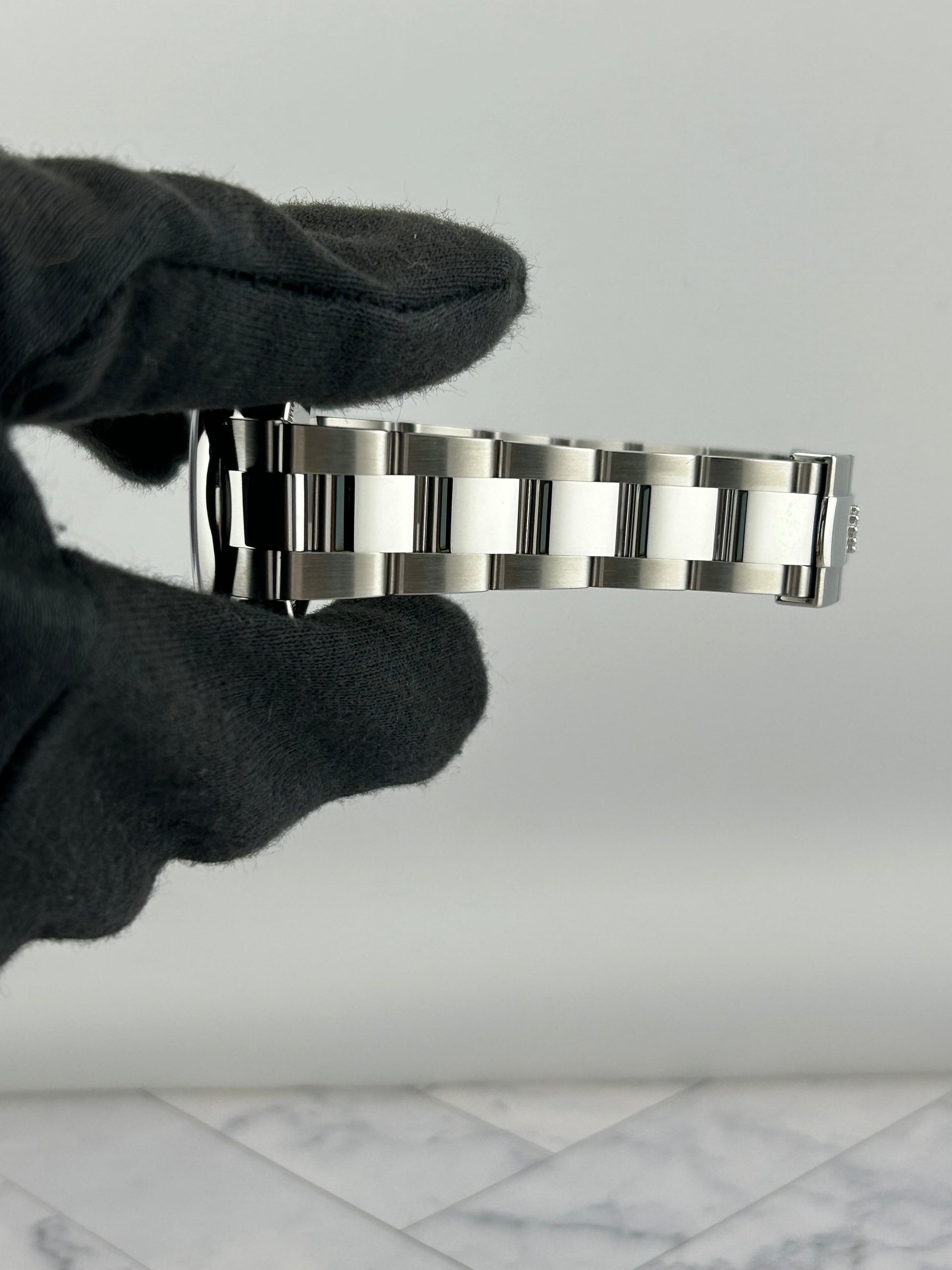 Rolex Datejust 31 Dark Grey Index Dial on Oyster Bracelet Ref. 278240 Card 2026 — view 5