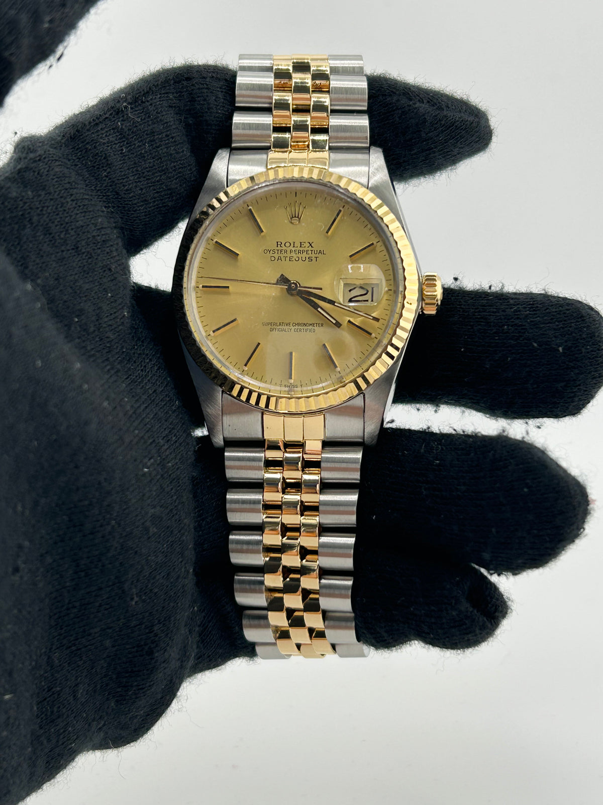 Rolex Datejust 36 Champagne Stick Dial on Jubilee Ref. 16013 Papers 1986 — view 2