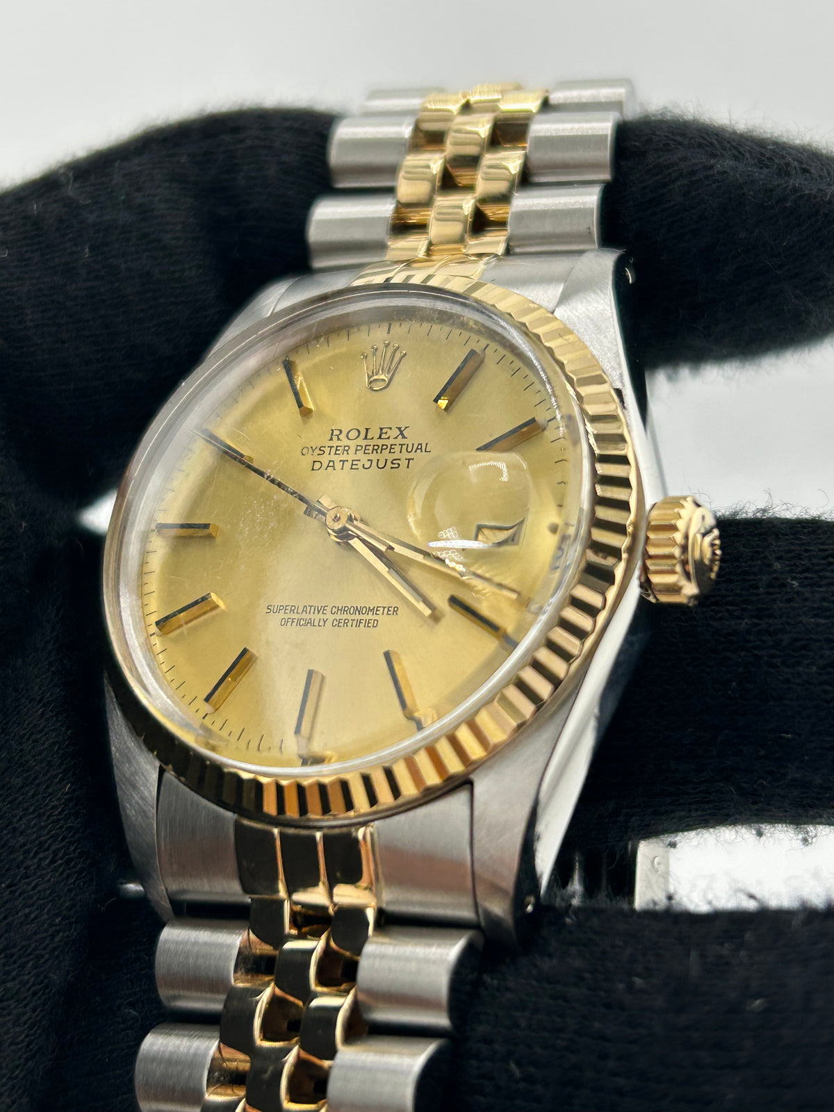 Rolex Datejust 36 Champagne Stick Dial on Jubilee Ref. 16013 Papers 1986 — view 3