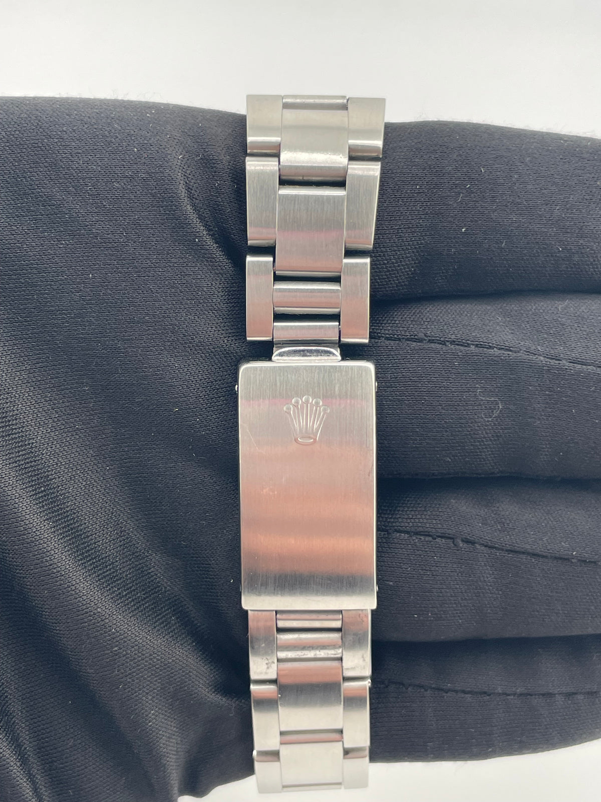 Rolex Oyster Perpetual Date Silver Stick Dial on Oyster Bracelet Ref. 15000 1981 — view 4
