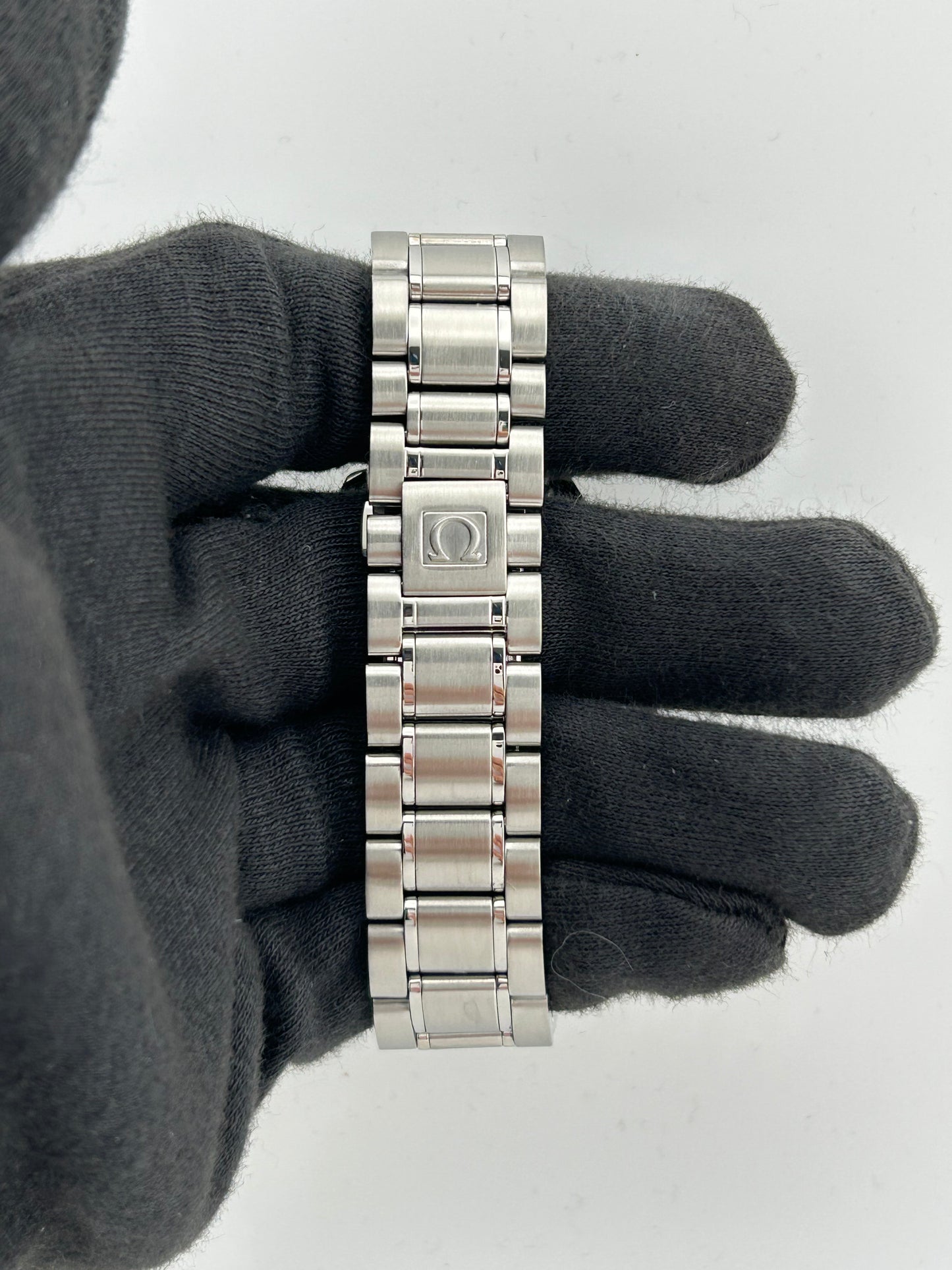 Omega Speedmaster Black Dial on Stainless Steel Bracelet Ref. 3513.50.00 — view 4