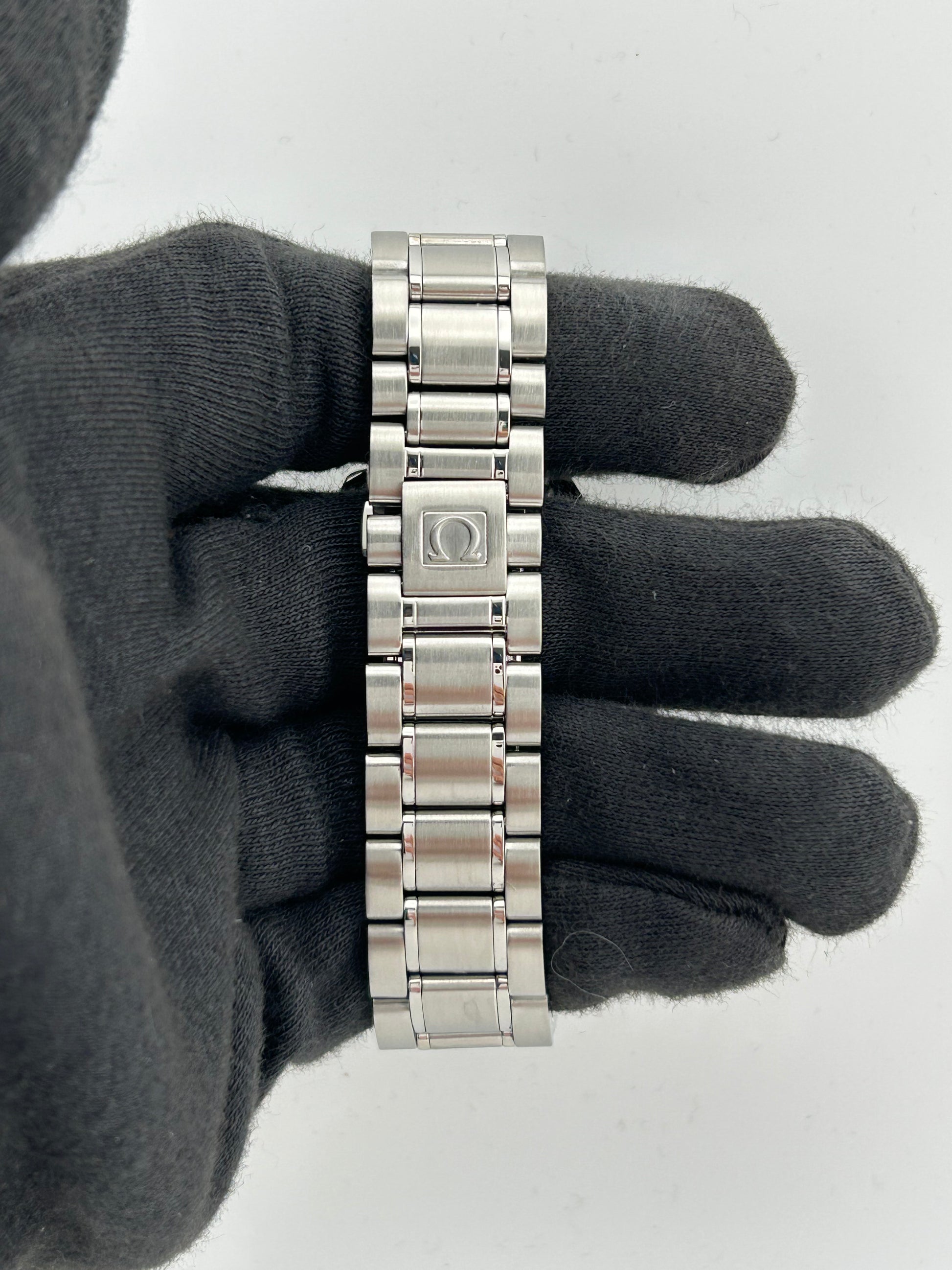 Omega Speedmaster Black Dial on Stainless Steel Bracelet Ref. 3513.50.00 — view 4