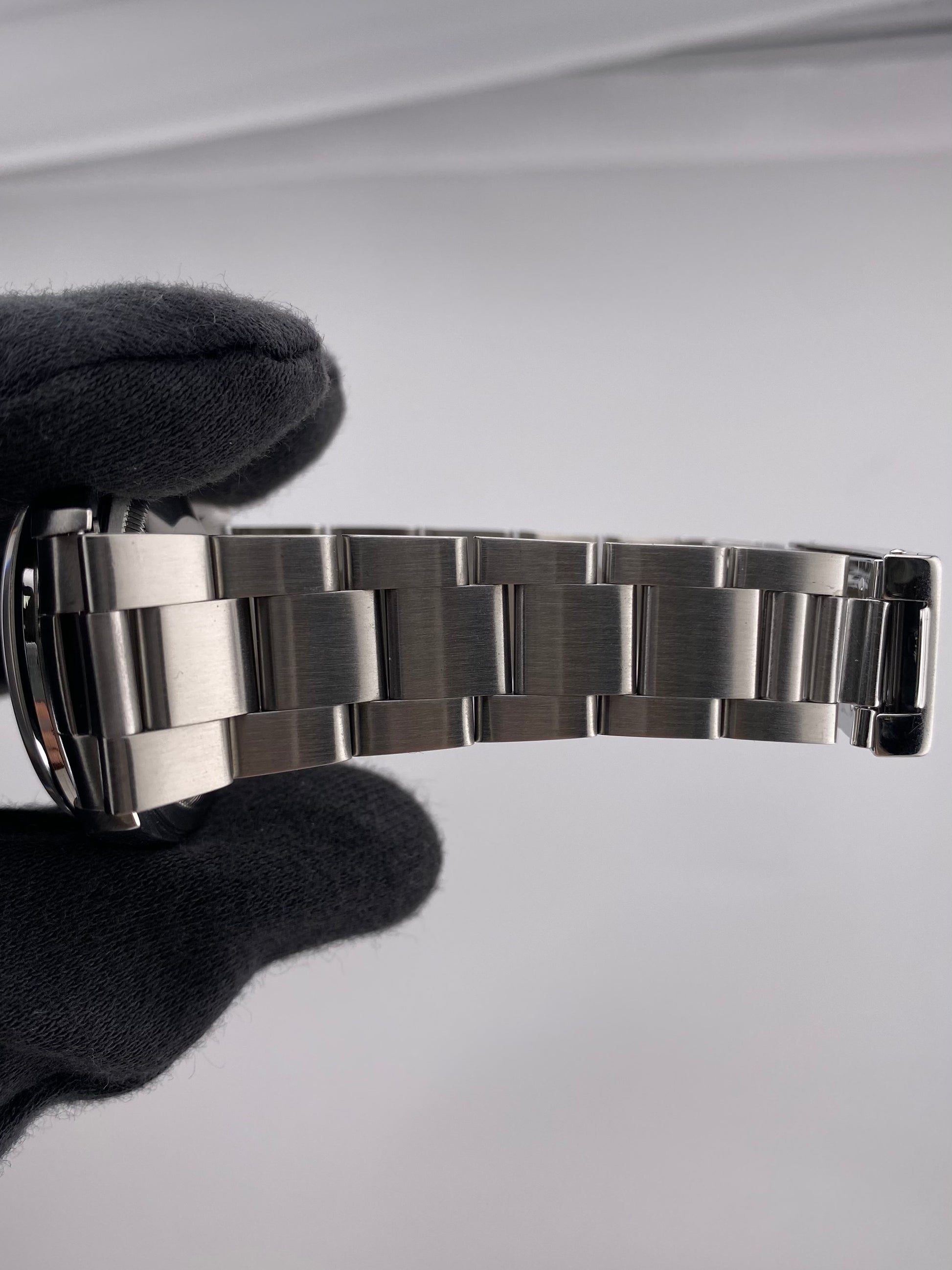 Rolex Datejust 36 Silver Stick Dial on Jubilee Ref. 16200 Papers 1999 — view 5