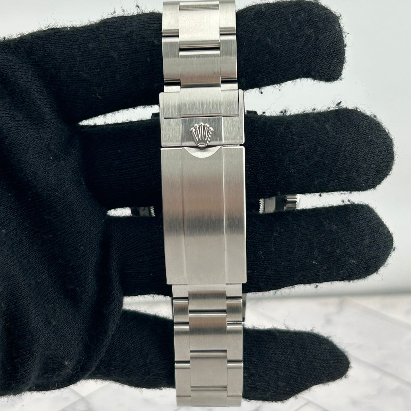 Rolex Submariner Black Dial on Oyster Ref. 126610LV Card 2022 — view 4