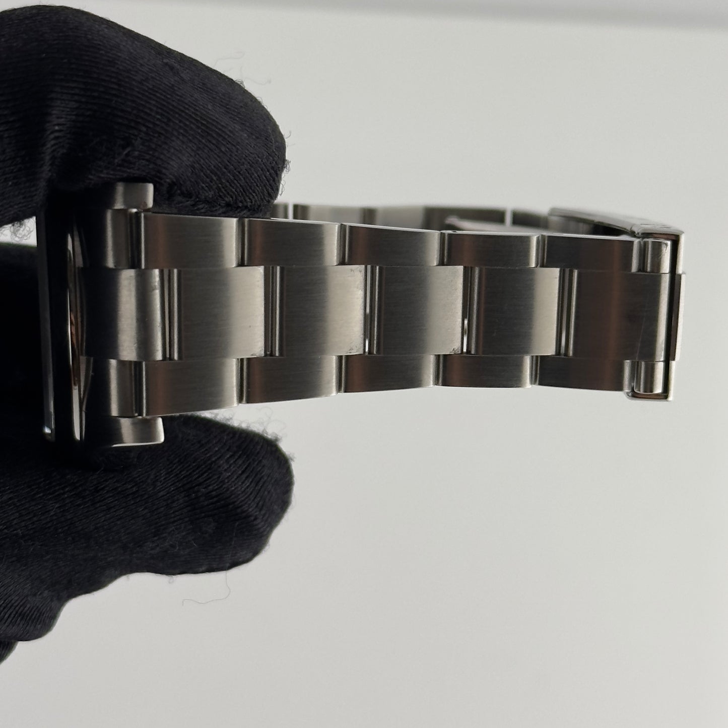 Rolex Oyster Perpetual Silver Concentric Dial on Oyster Ref. 116000 Card 2012 — view 4