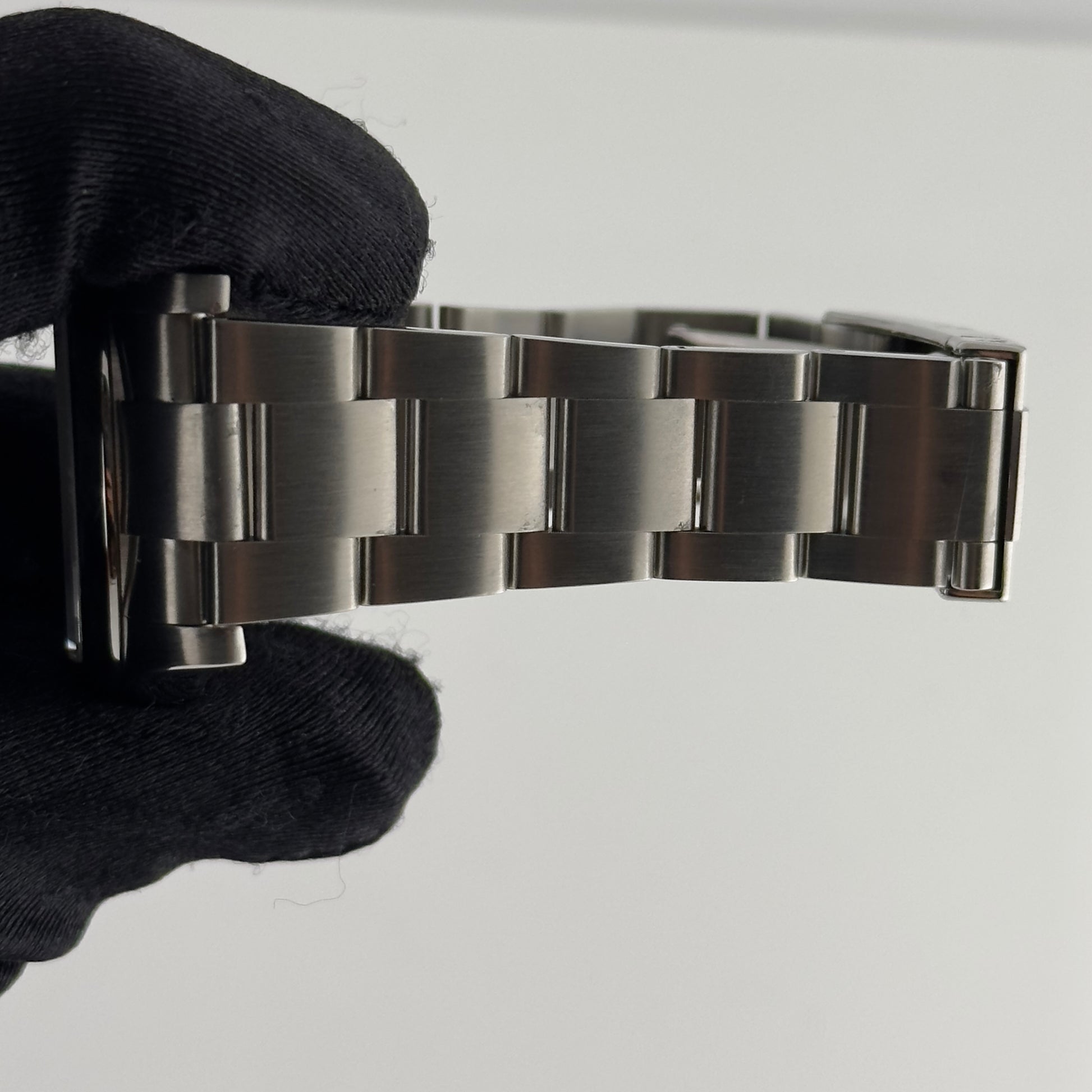 Rolex Oyster Perpetual Silver Concentric Dial on Oyster Ref. 116000 Card 2012 — view 4