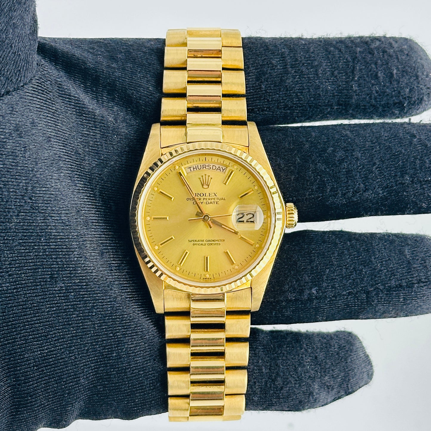 Rolex Daydate Champagne Stick Dial on President Bracelet / Old Buckle Ref. 18038 1979 — view 2