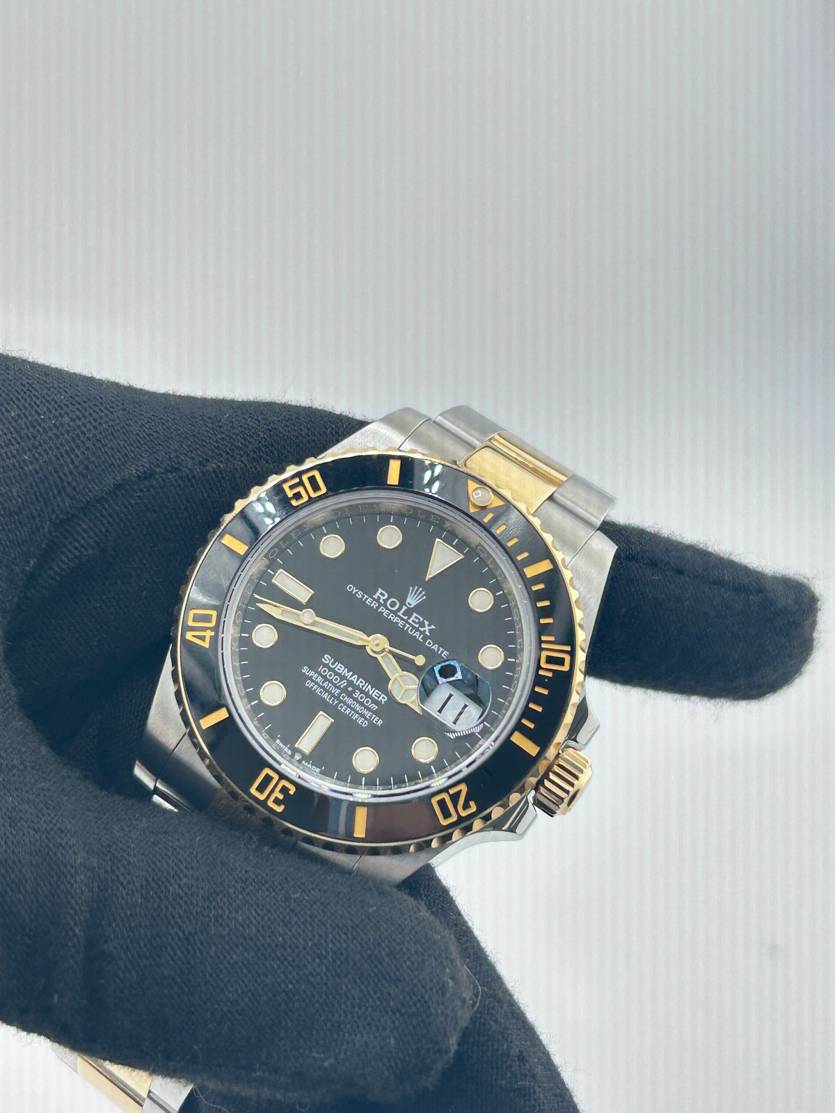 Rolex Submariner Black Dial on Oyster Ref. 126613LN Card 2021 — view 3