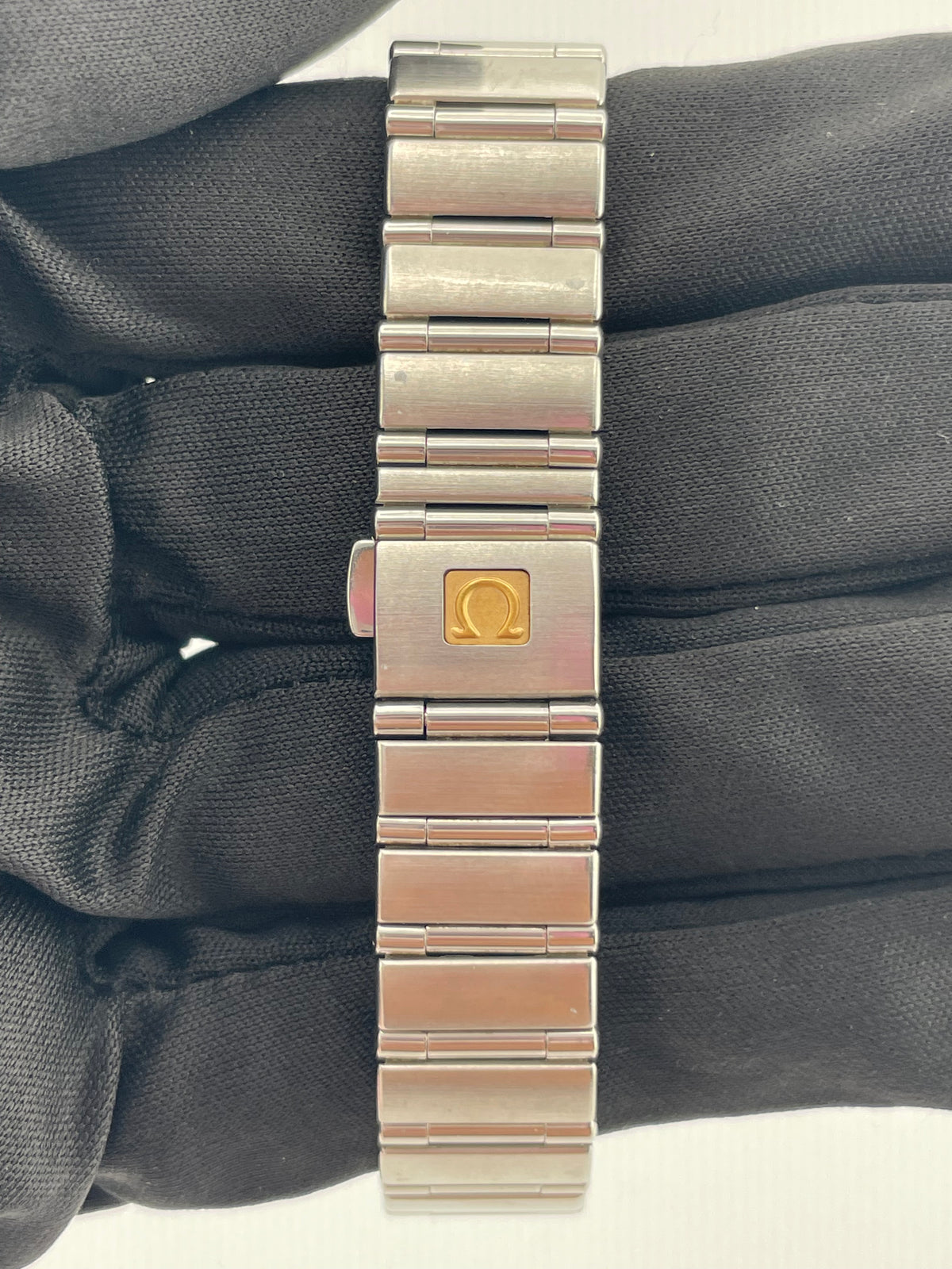 Omega Constellation White Dial on Stainless Steel Bracelet Ref. 1562.3 Card 2004 — view 5