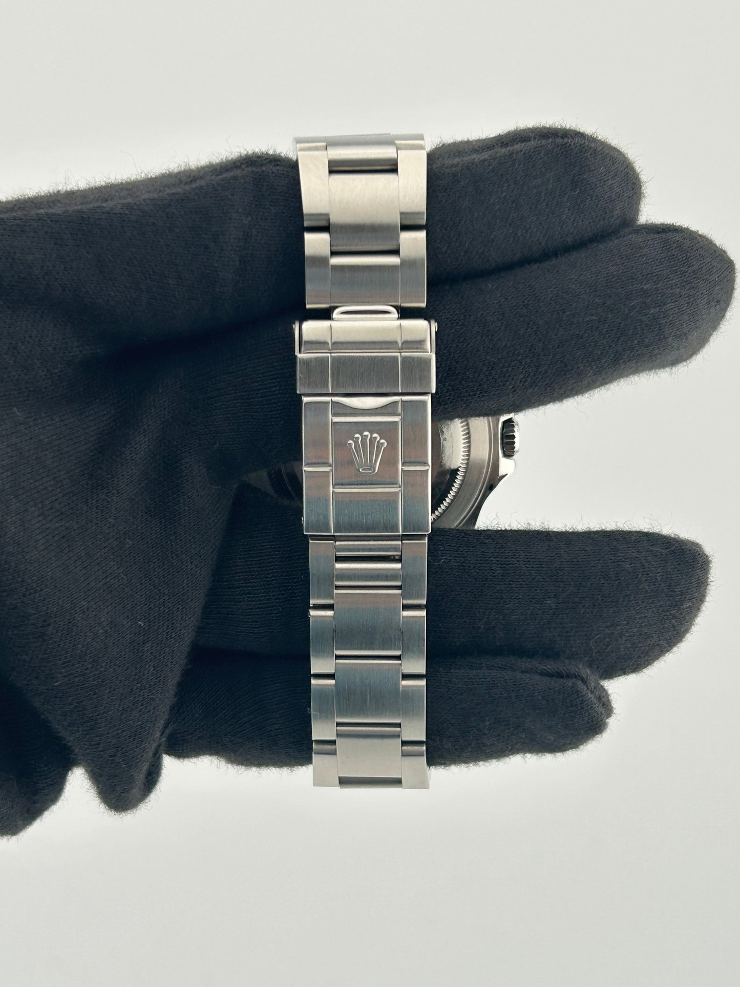 Rolex Explorer II White Dial on Oyster Ref. 16570 Papers 2005 — view 6