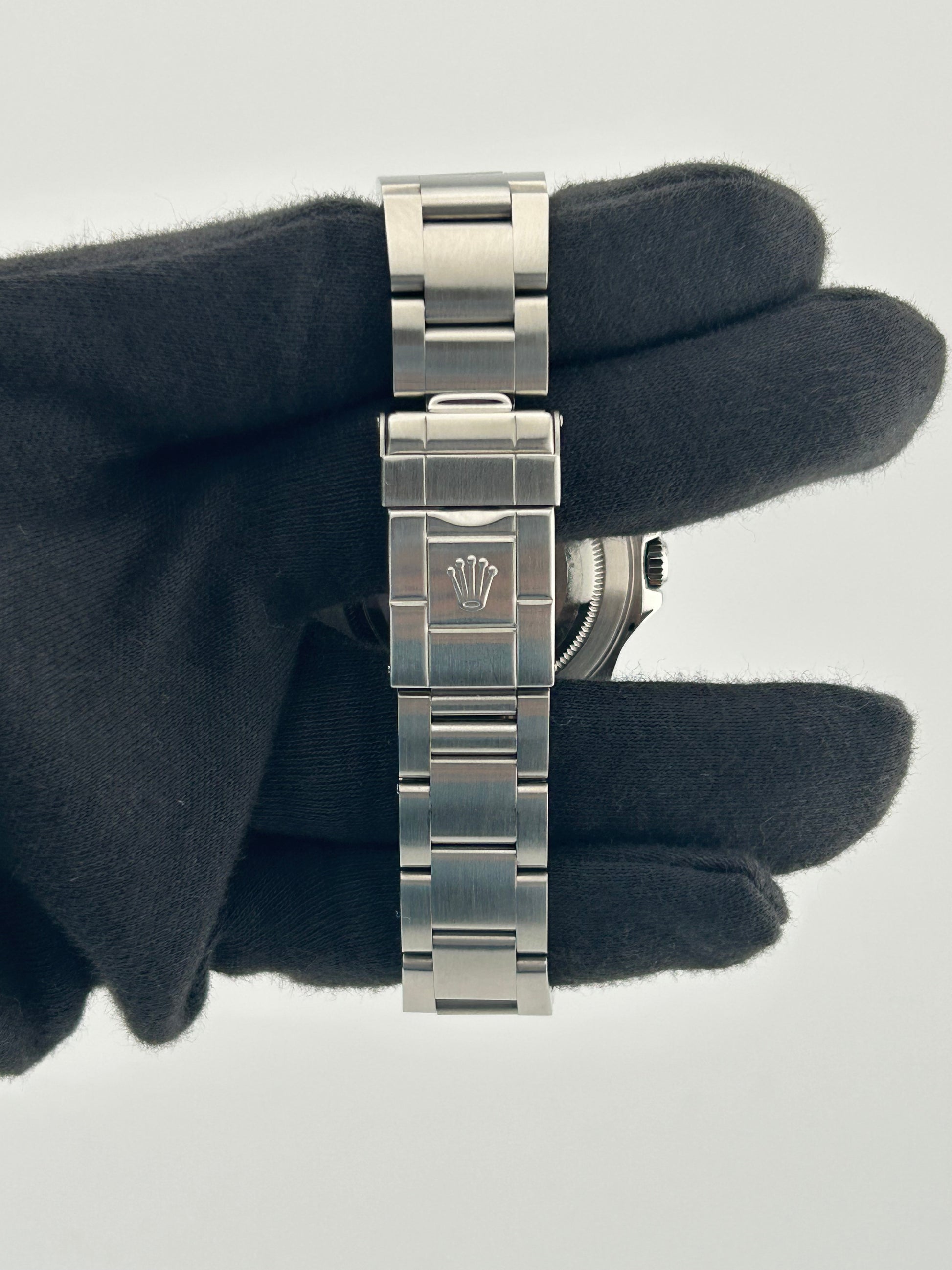 Rolex Explorer II White Dial on Oyster Ref. 16570 Papers 2005 — view 6